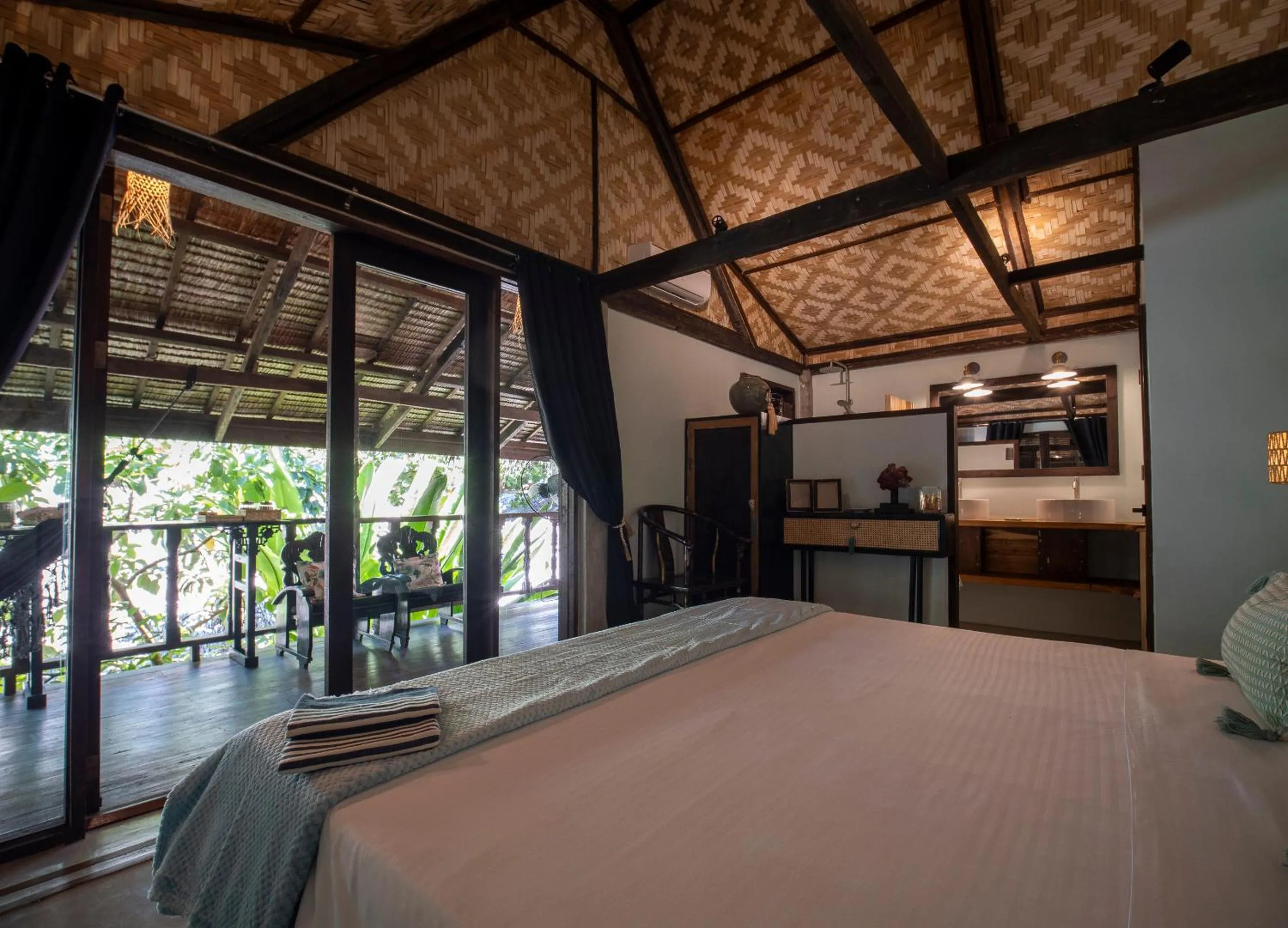 Bedroom, Bed in La Plage Hotel