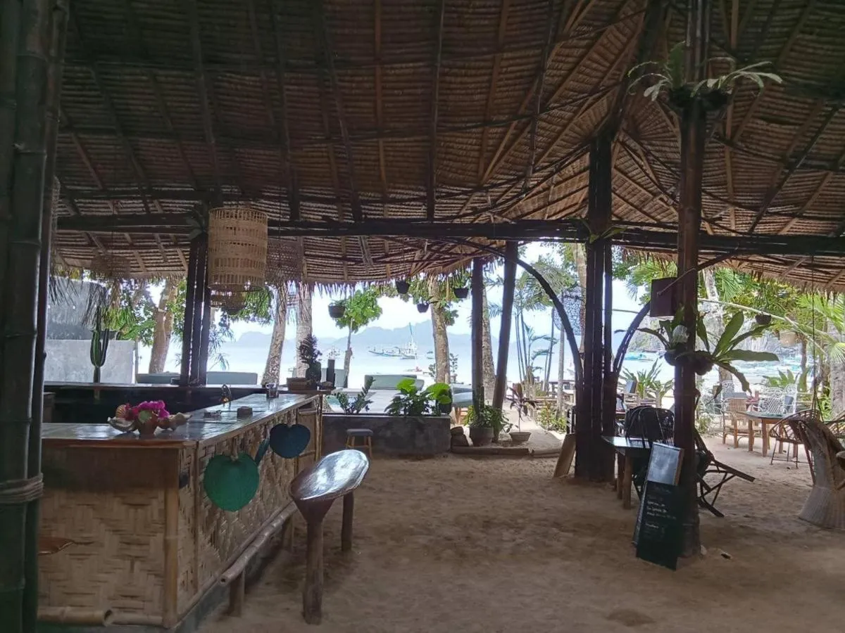 Restaurant/places to eat in La Plage Hotel