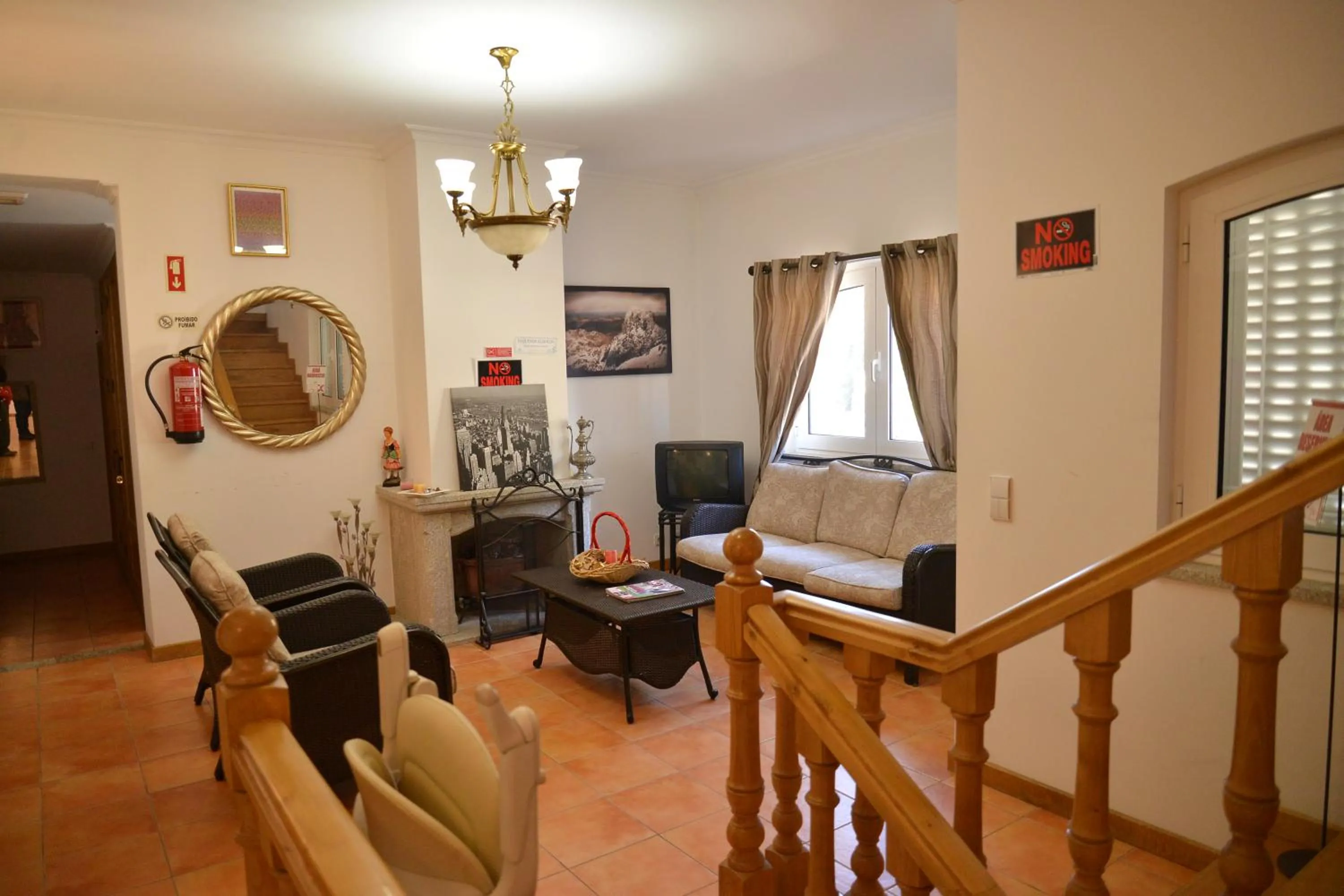 Communal lounge/ TV room in Casa Estrela de Alva