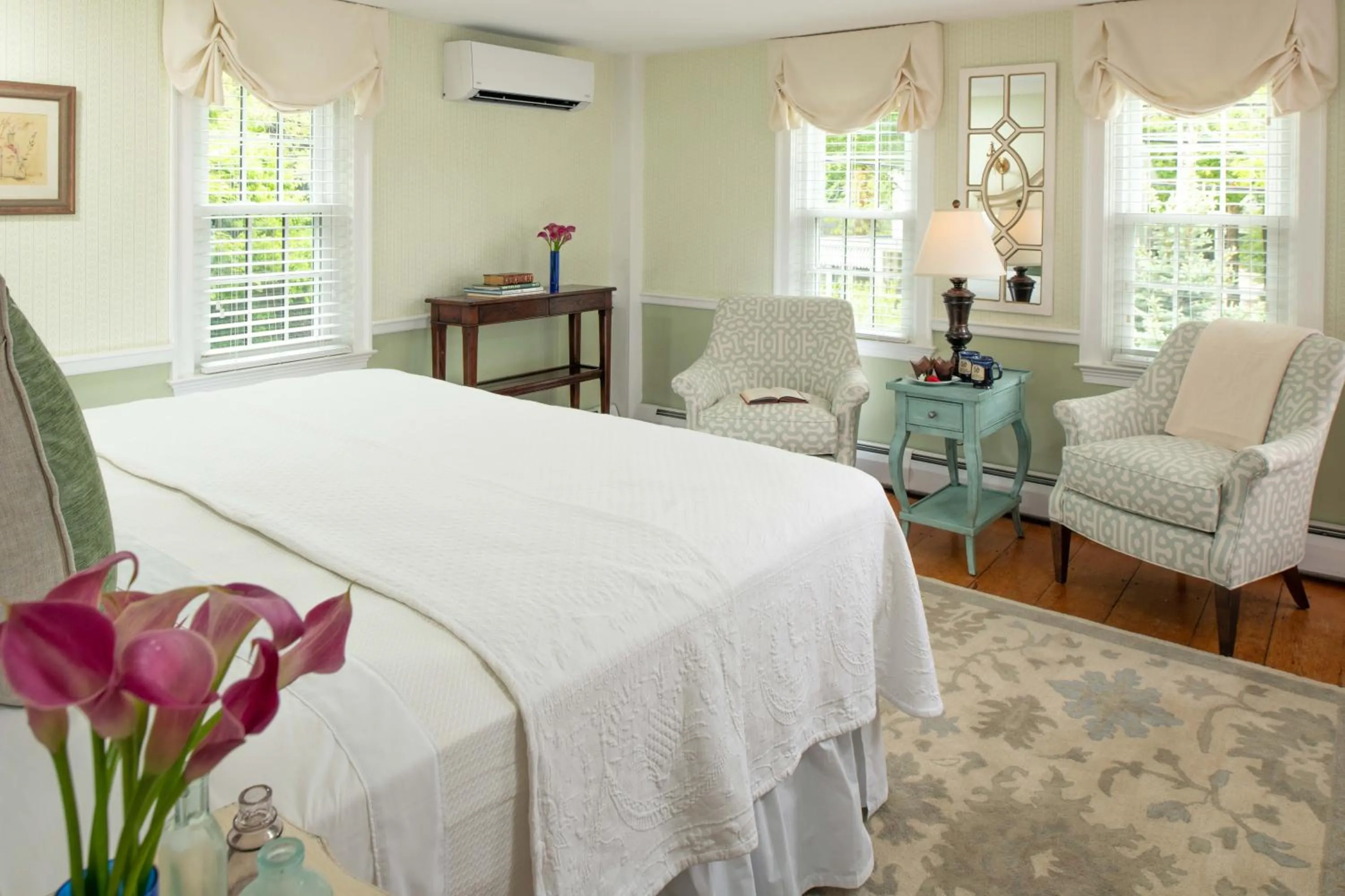 Bed in The Inn at Yarmouth Port