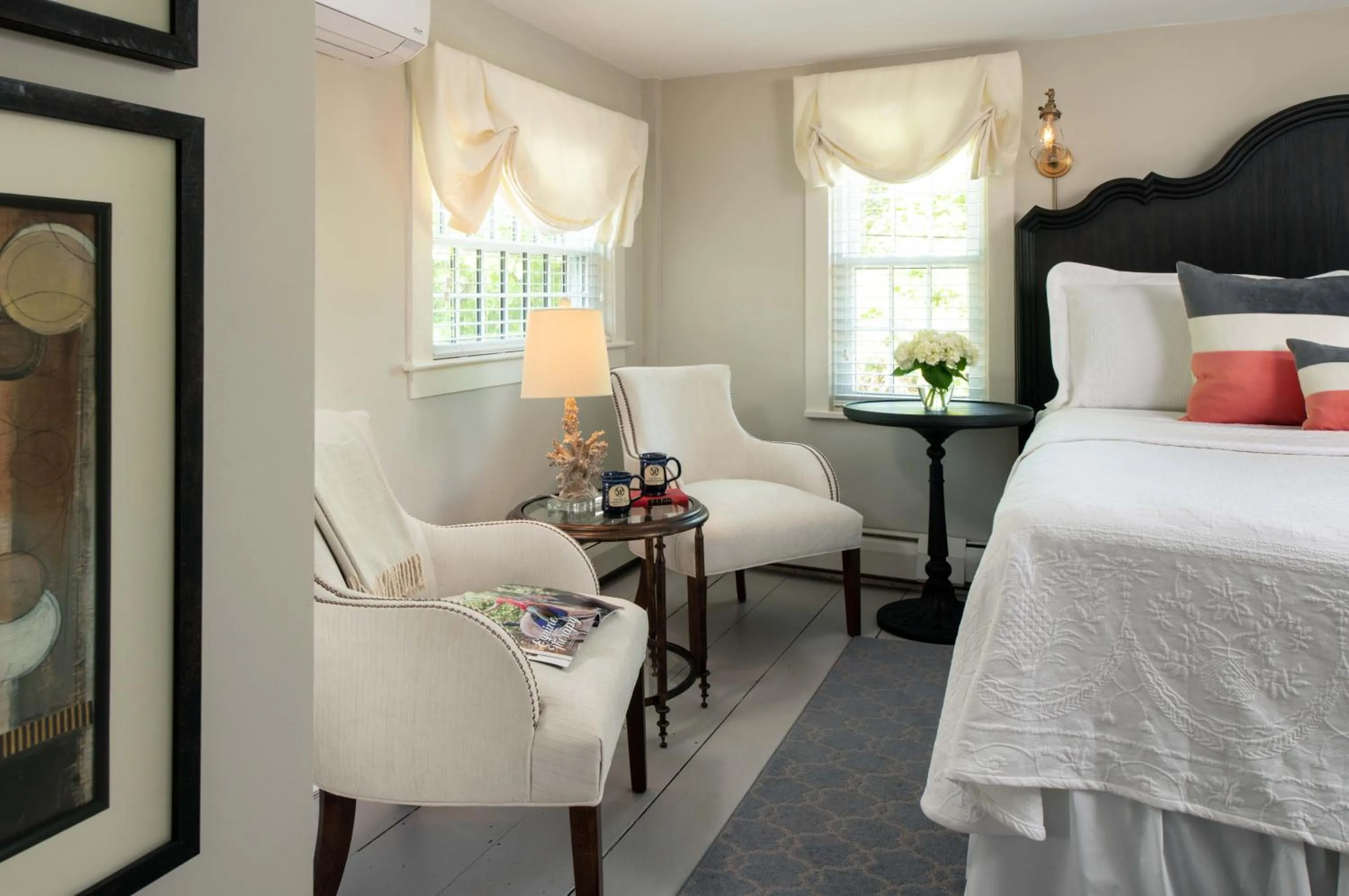 Seating area, Bed in The Inn at Yarmouth Port