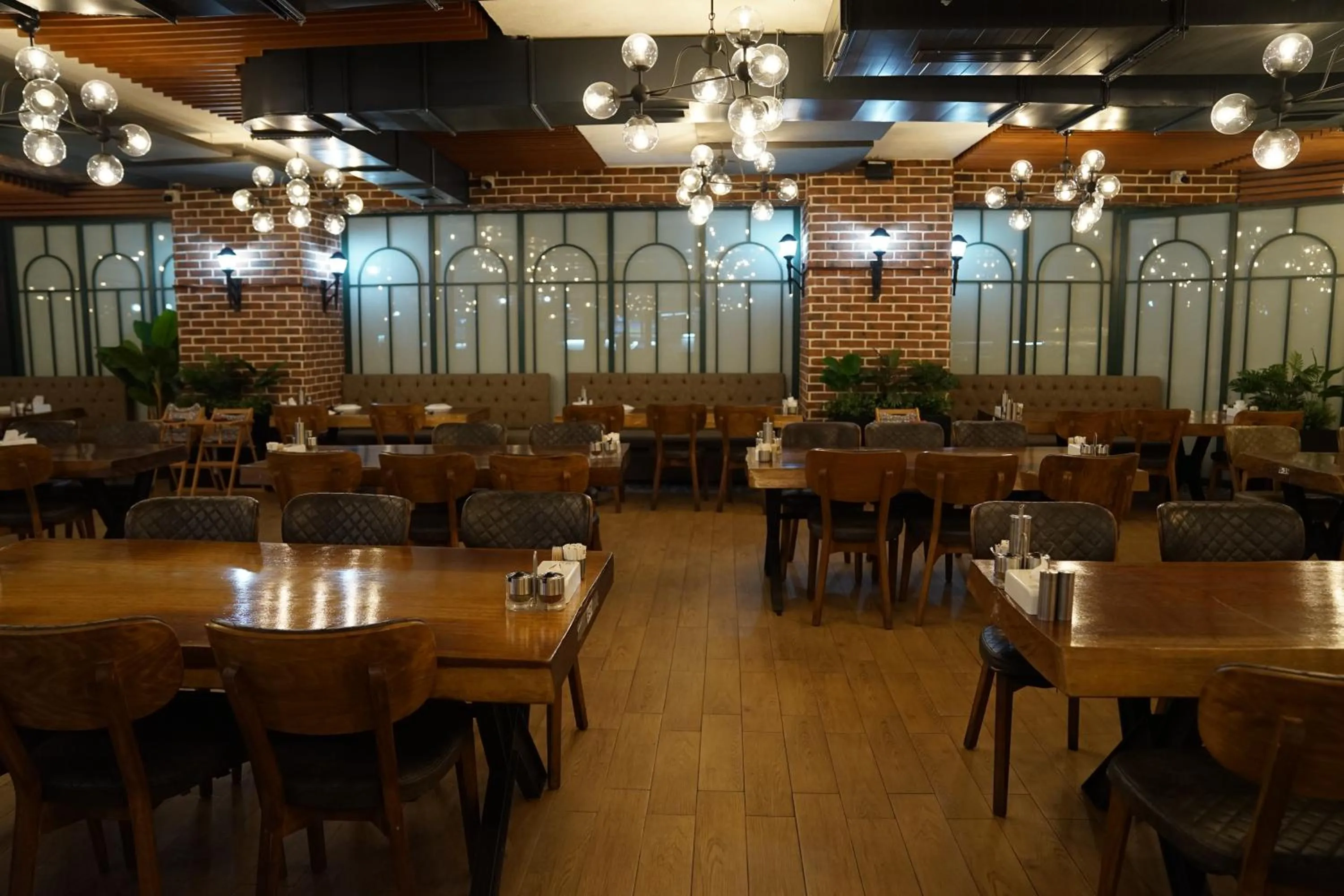 Restaurant/places to eat in Mihman Hotel