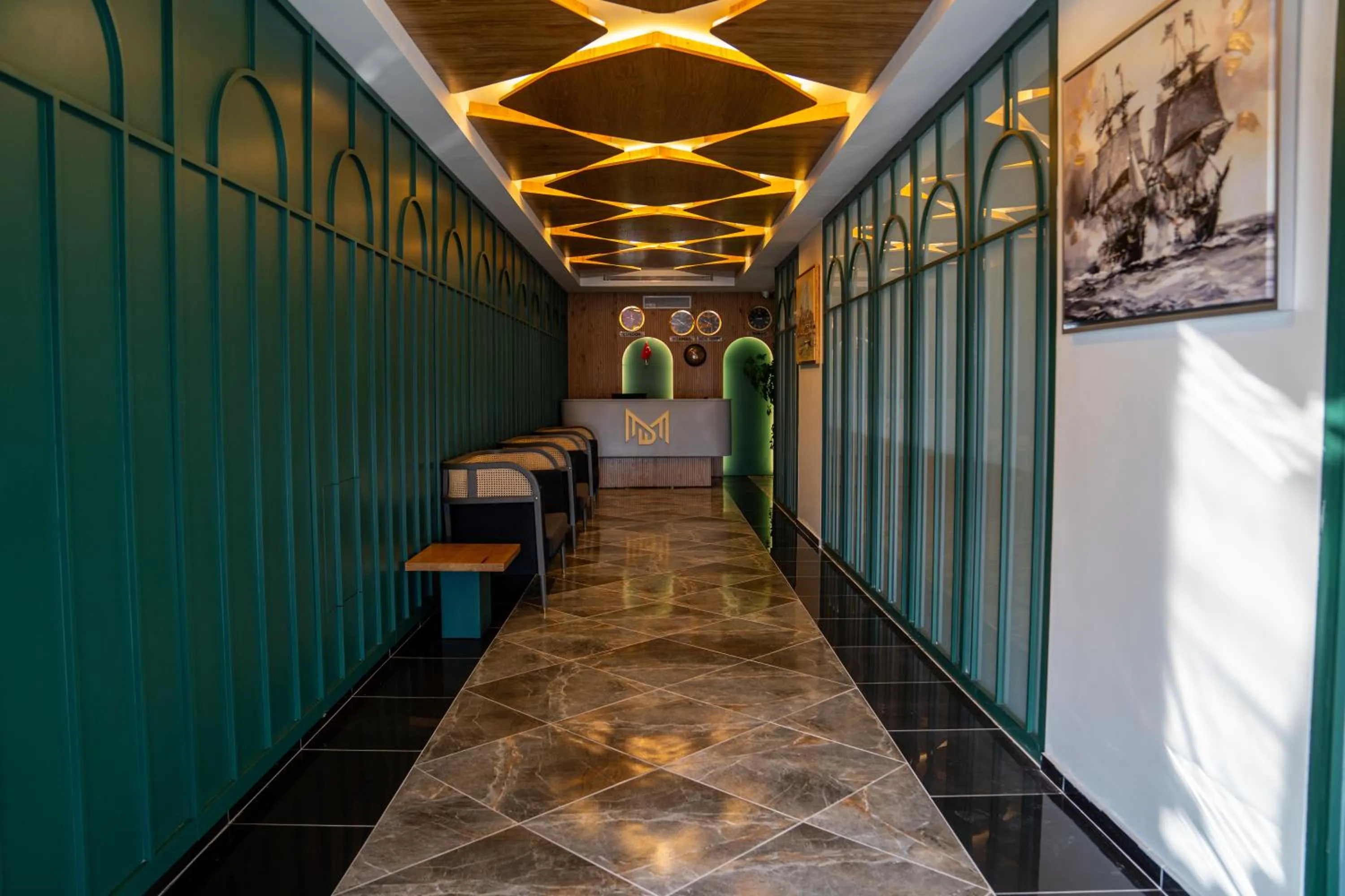 Restaurant/places to eat in Mihman Hotel