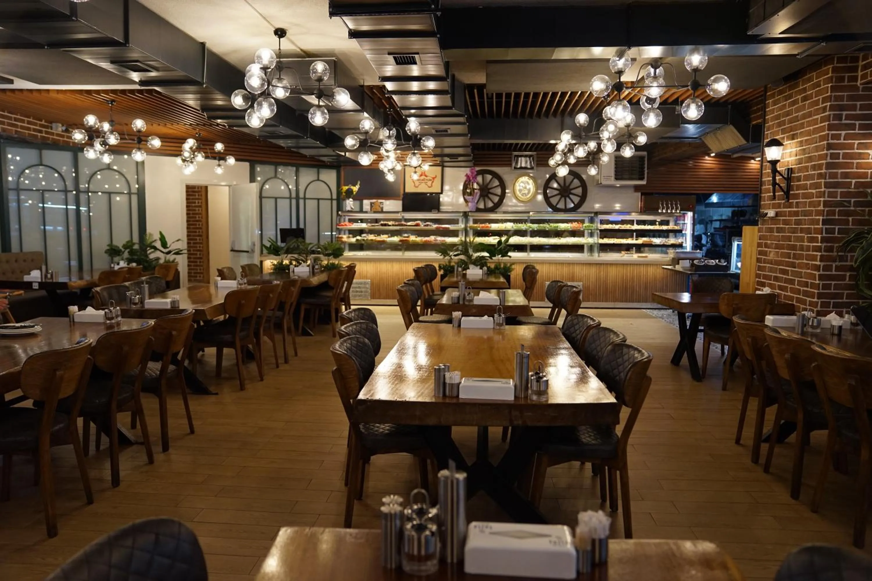 Restaurant/places to eat in Mihman Hotel