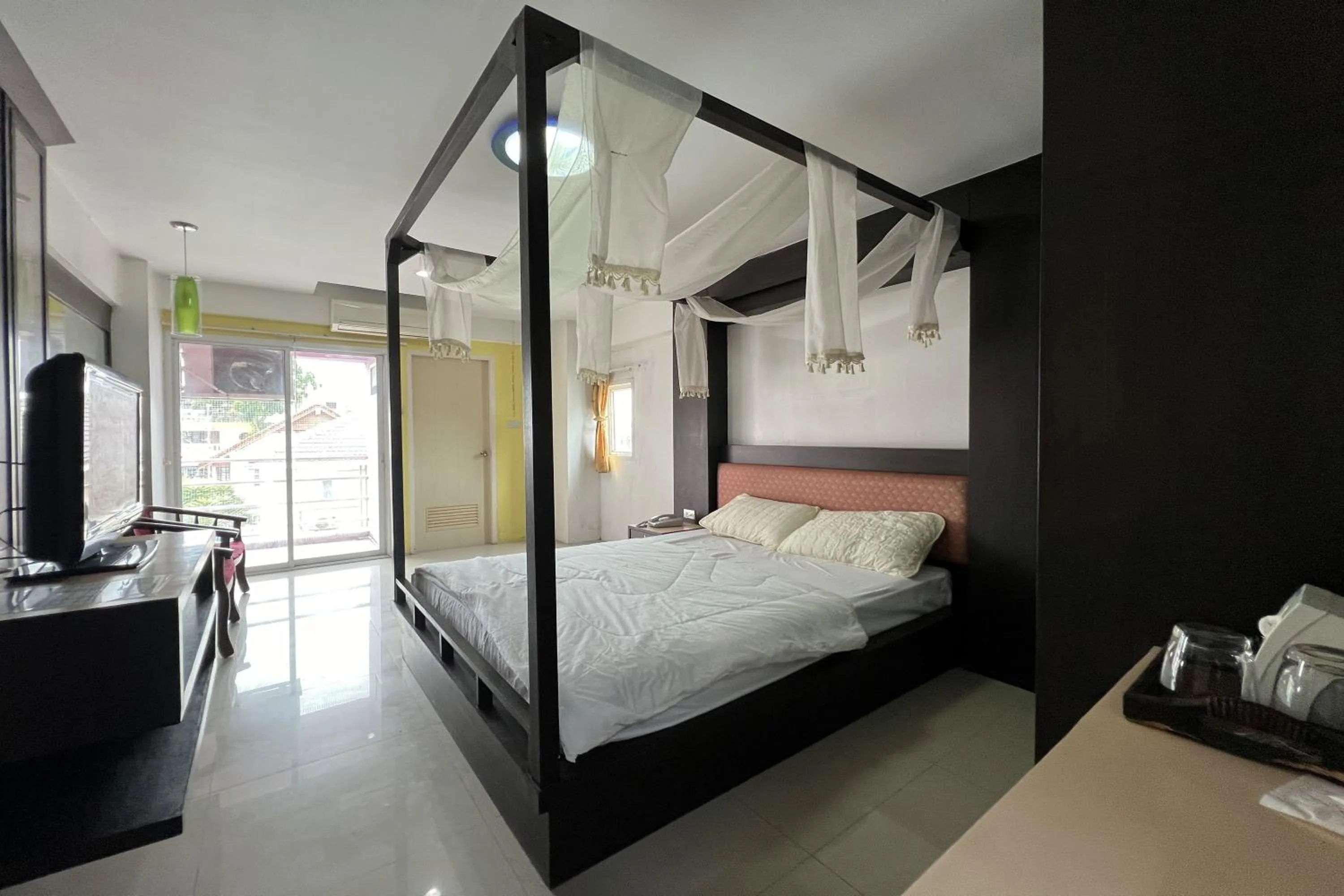 Bedroom, Bed in Phongsathon Mansion