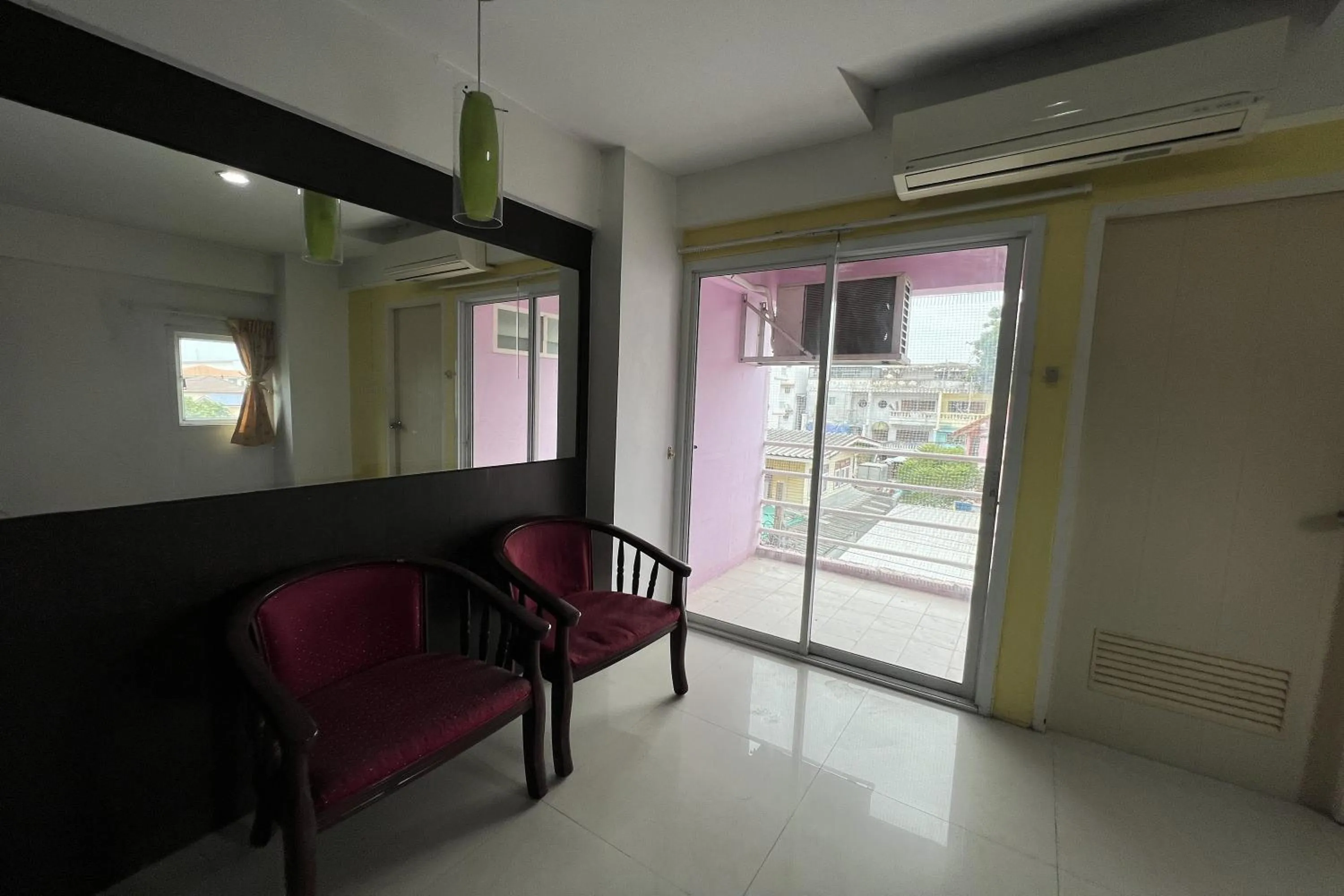 air conditioner in Phongsathon Mansion