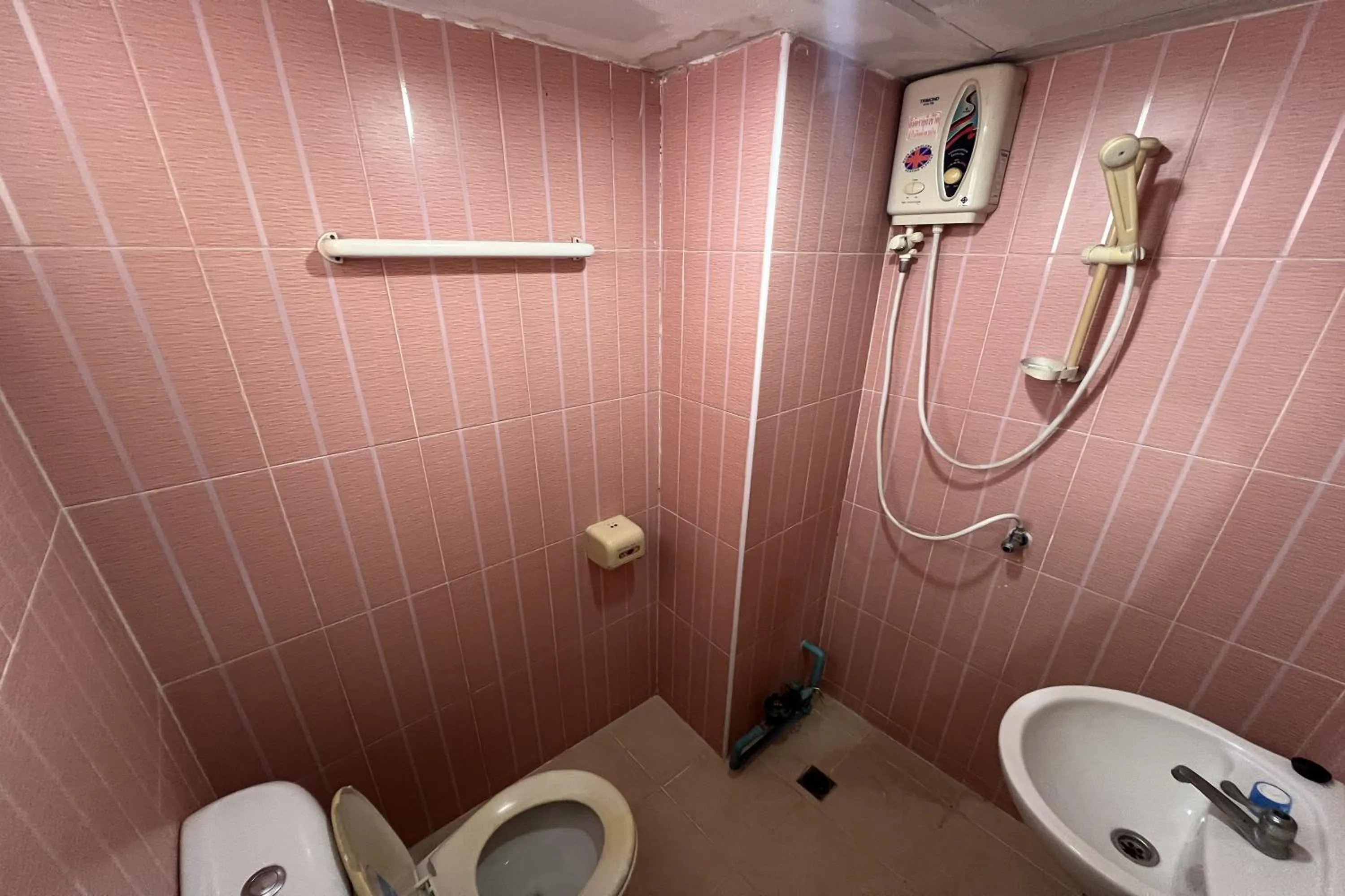 Bathroom in Phongsathon Mansion