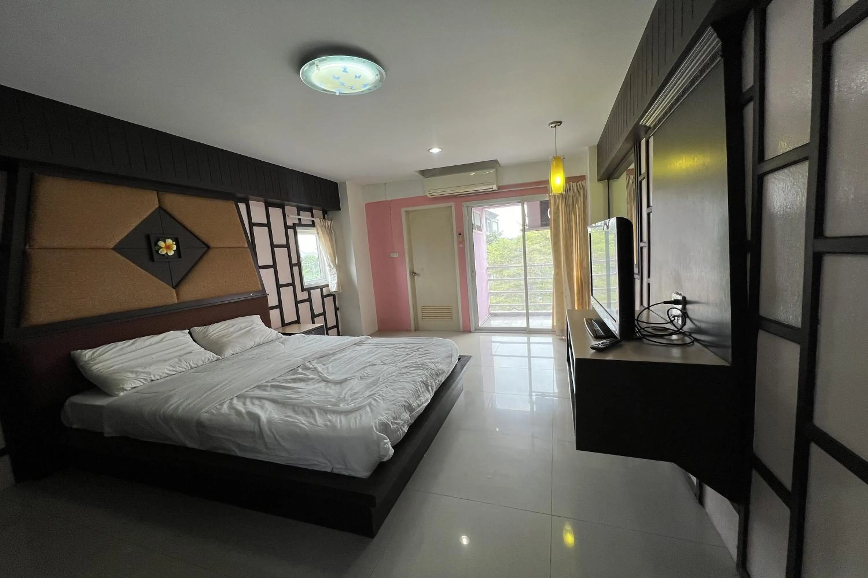 Bedroom, Bed in Phongsathon Mansion