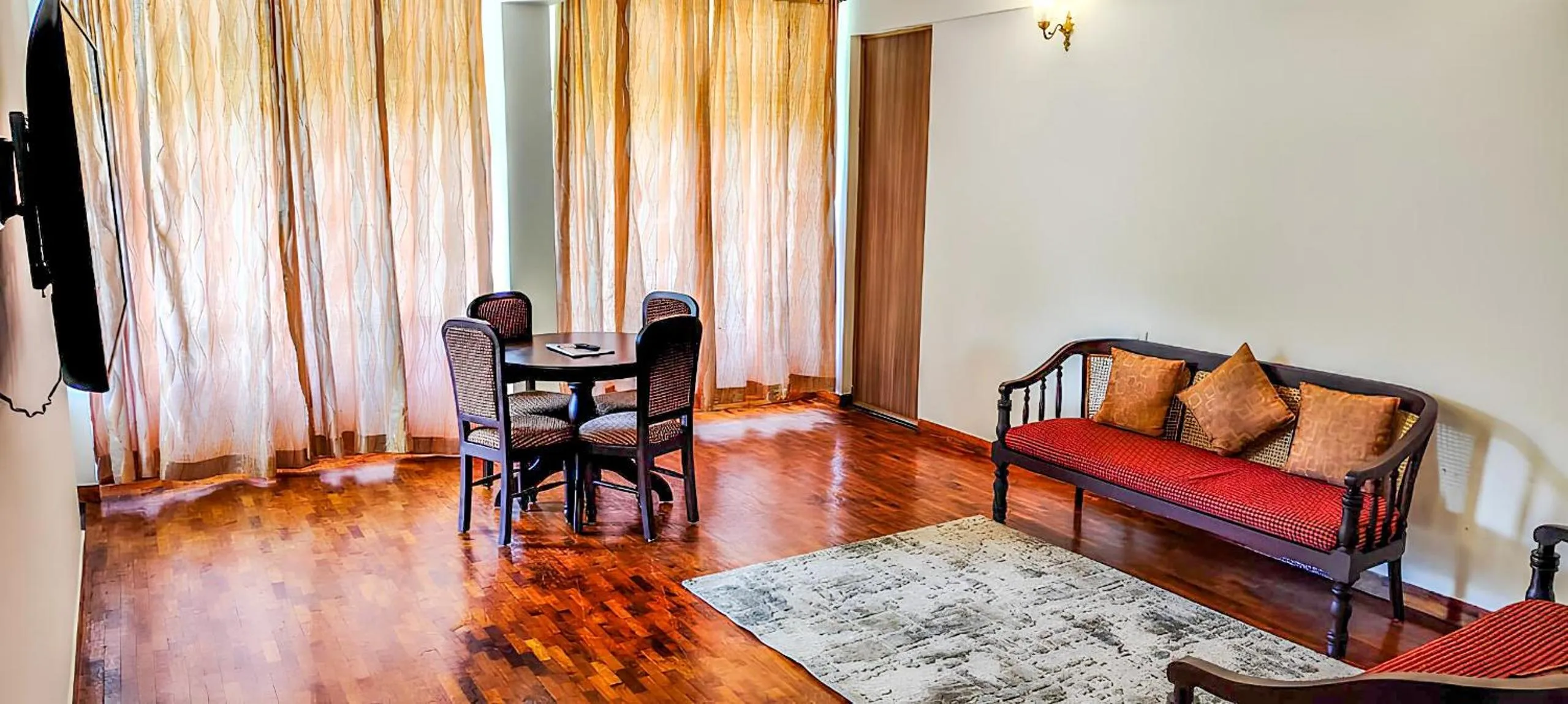 TV and multimedia, Bed in Hotel C7 Munnar