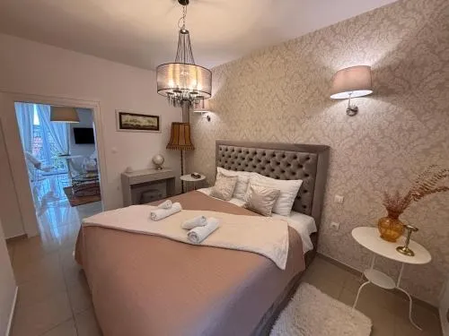 Captain Emo City Apartments