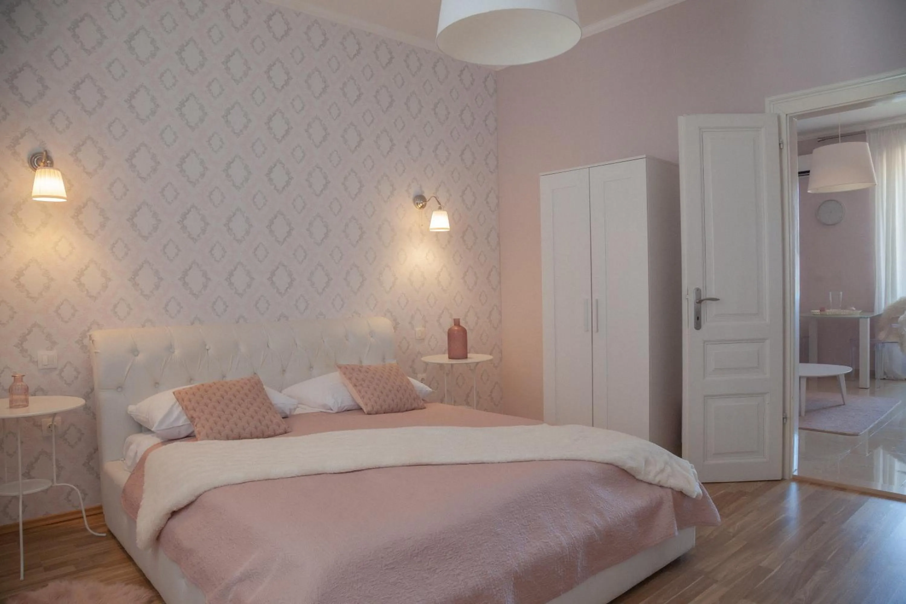 Bed in Captain Emo City Apartments