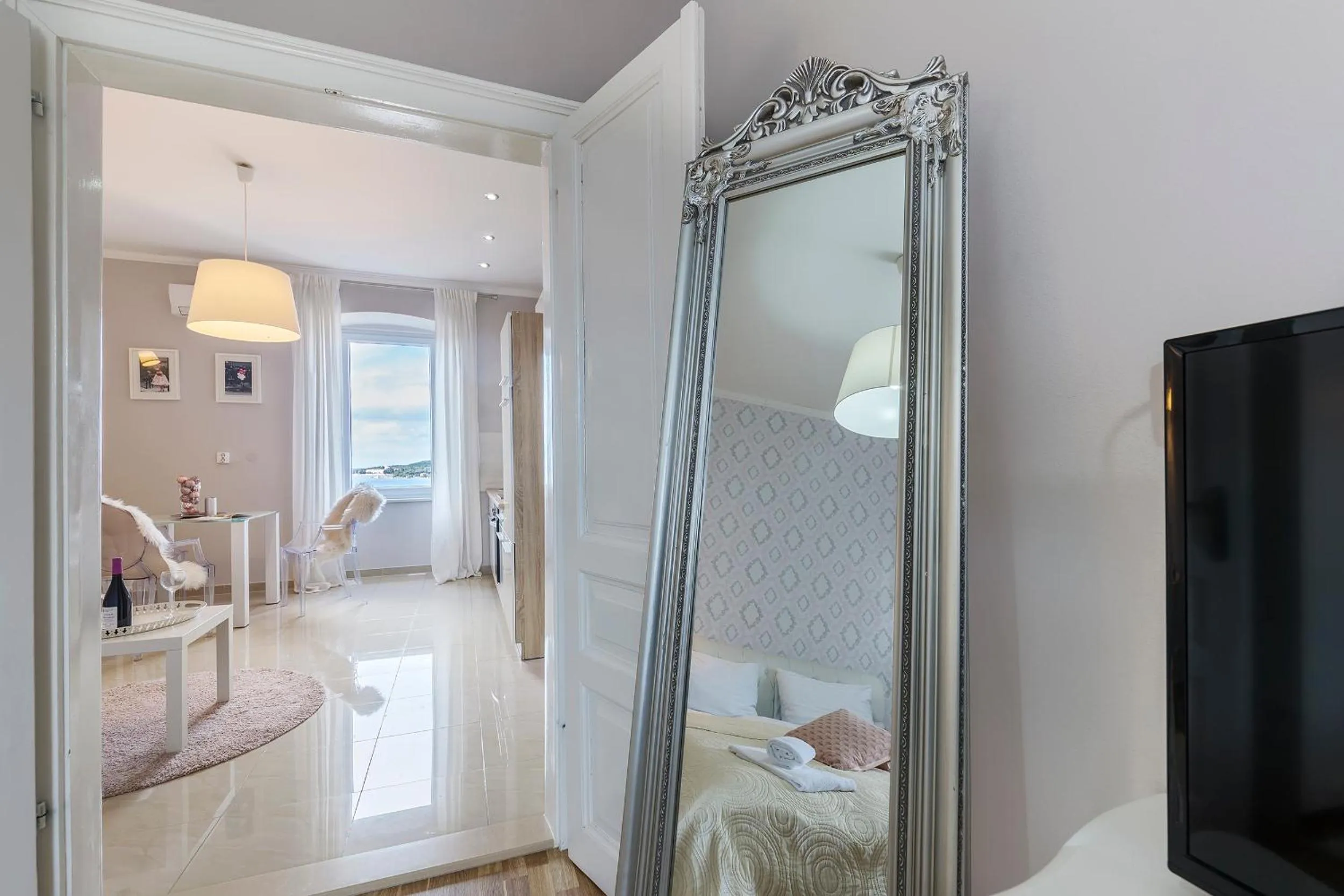 Bed in Captain Emo City Apartments