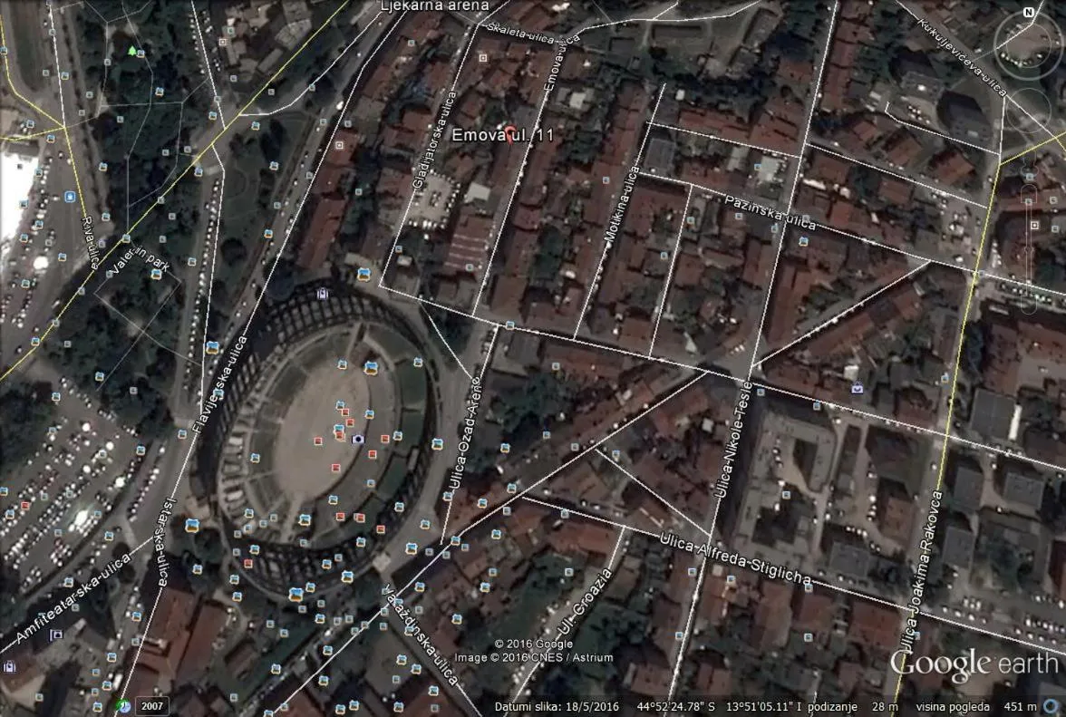 Captain Emo City Apartments