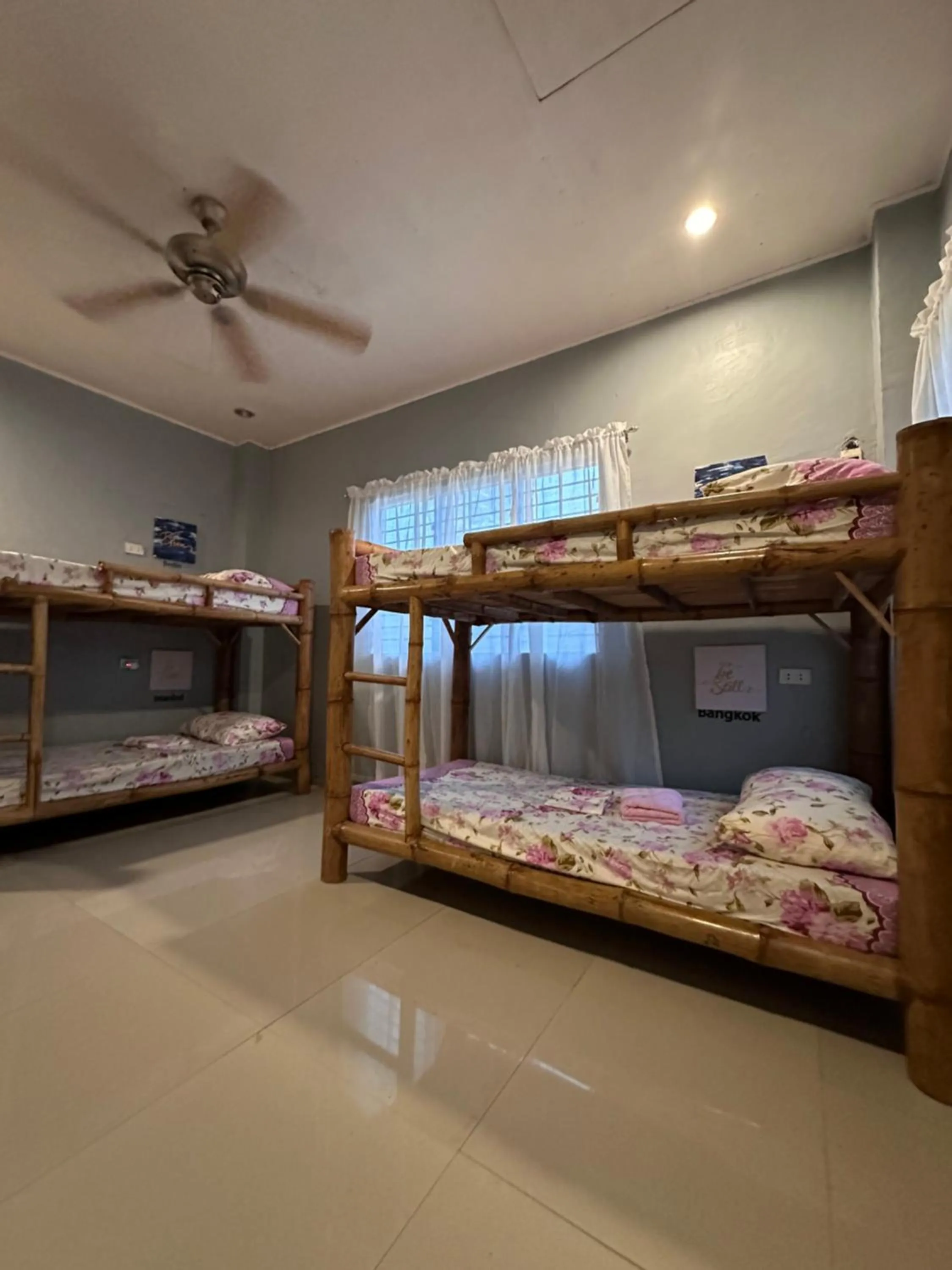 Bed in Lionfish Backpackers Hostel Malapascua