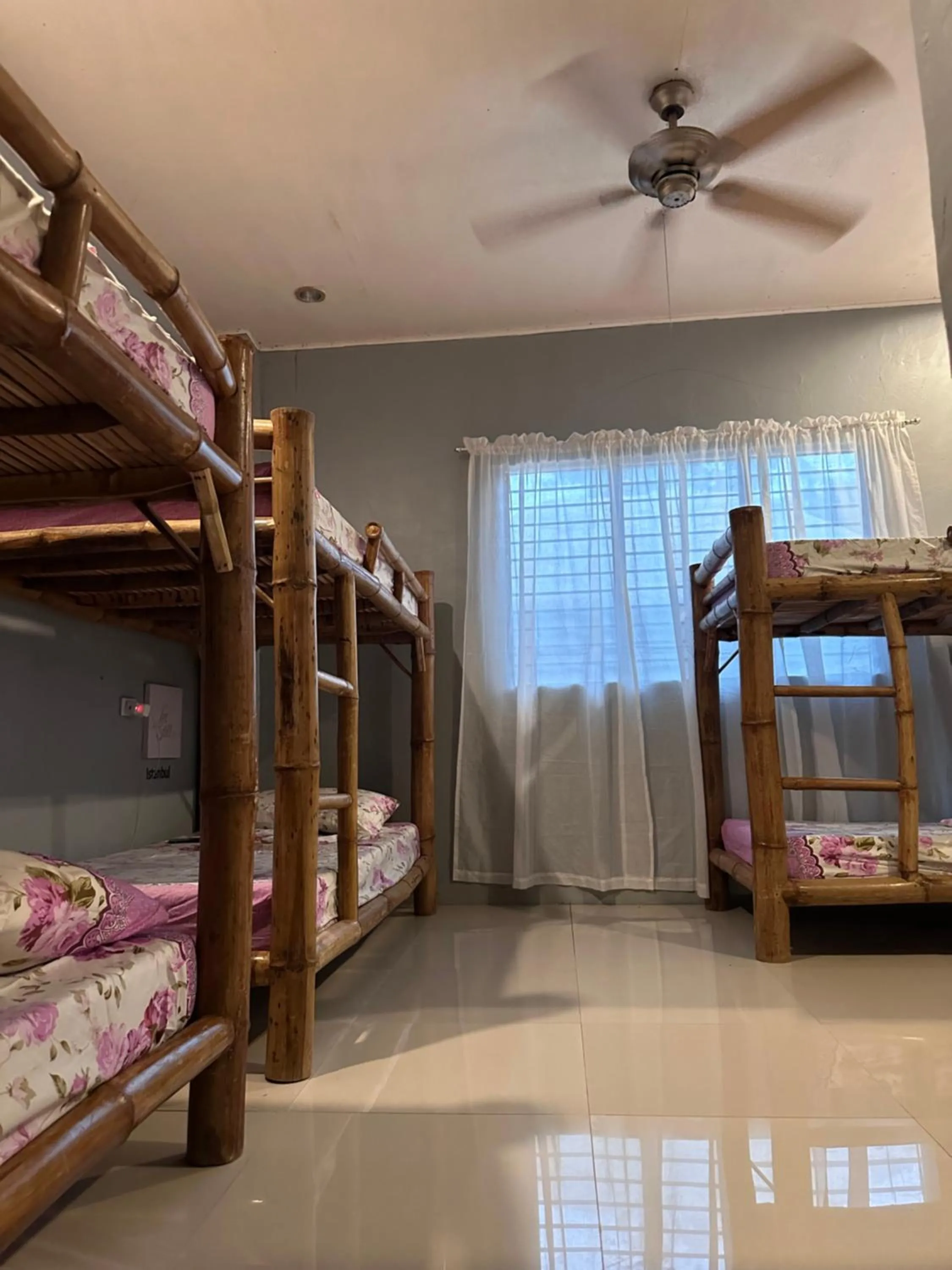 Bed in Lionfish Backpackers Hostel Malapascua