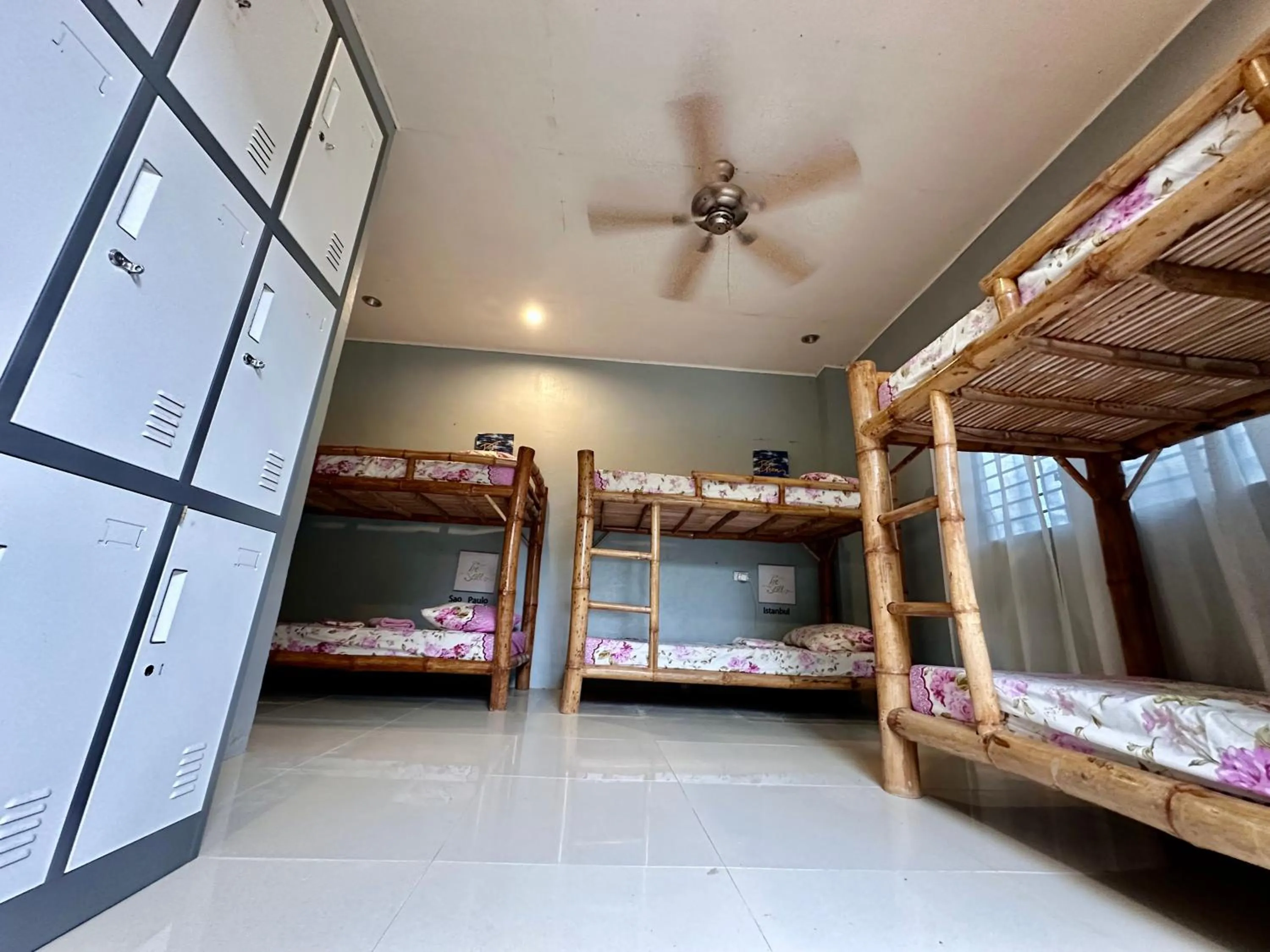 Bed in Lionfish Backpackers Hostel Malapascua