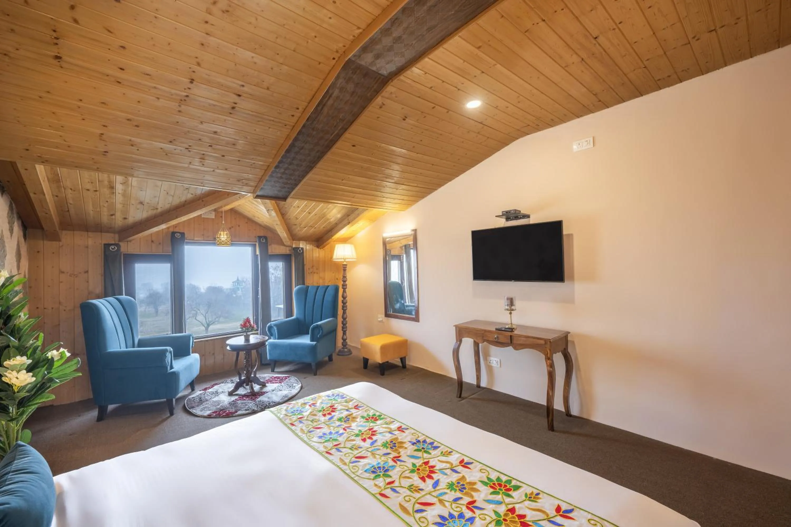 TV and multimedia, Bed in Echor Kashmir Holidays Resort Srinagar