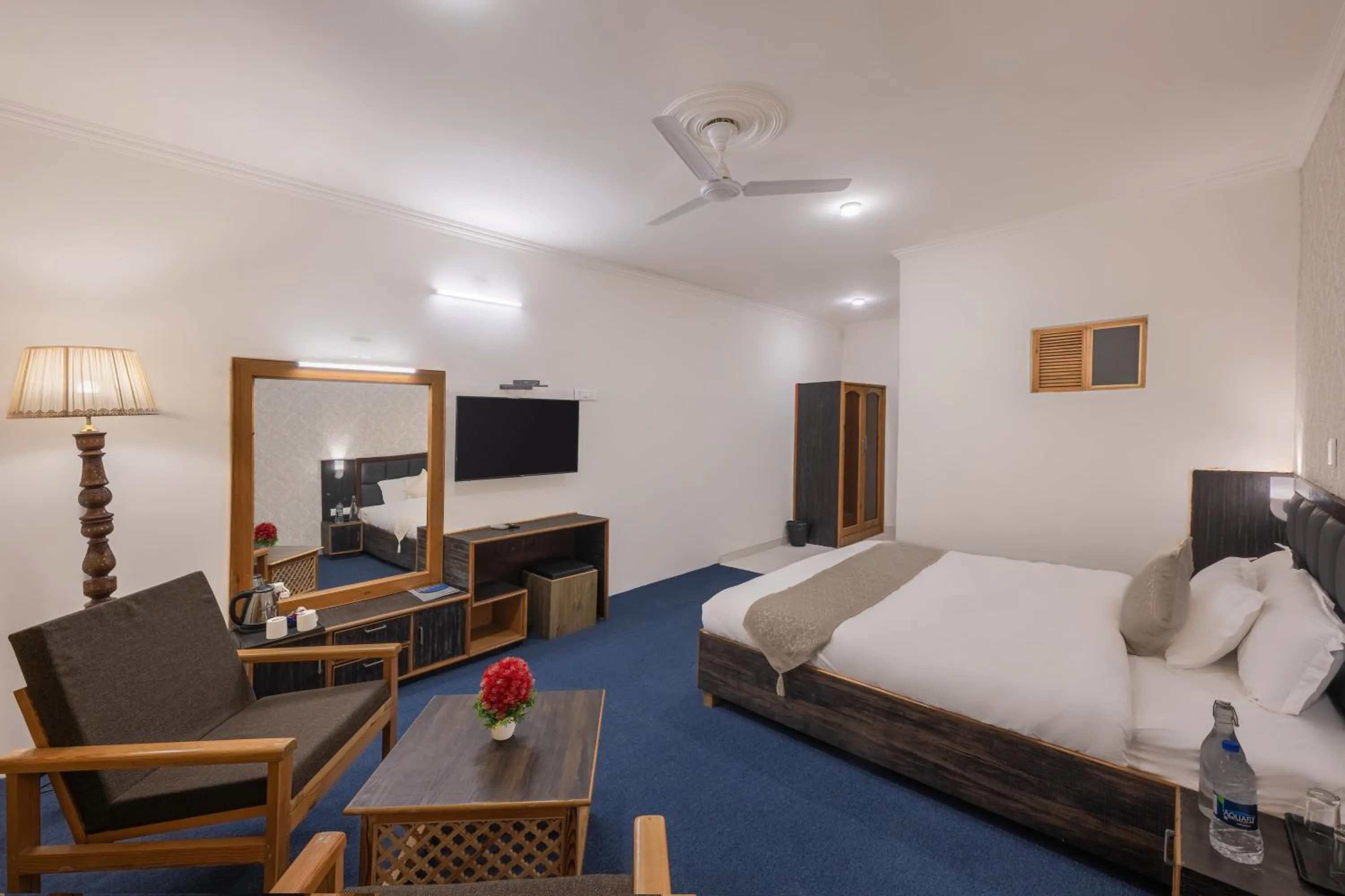 Bed in Echor Kashmir Holidays Resort Srinagar