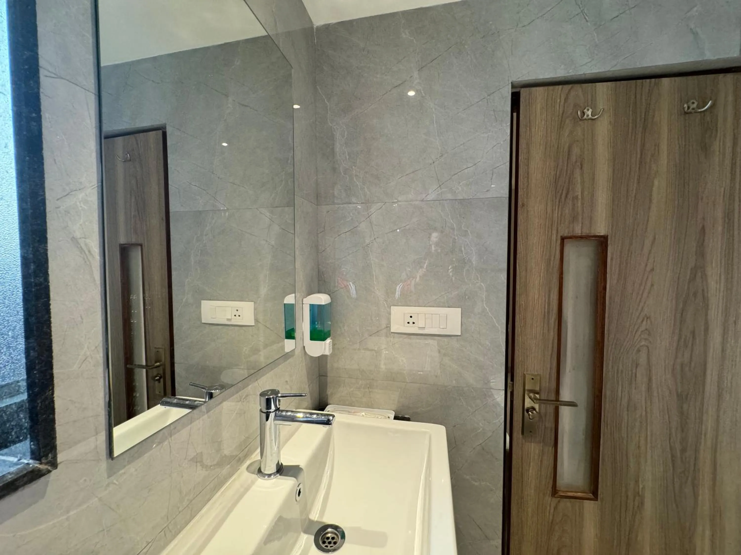 Shower in Hotel Devdeep Porvorim