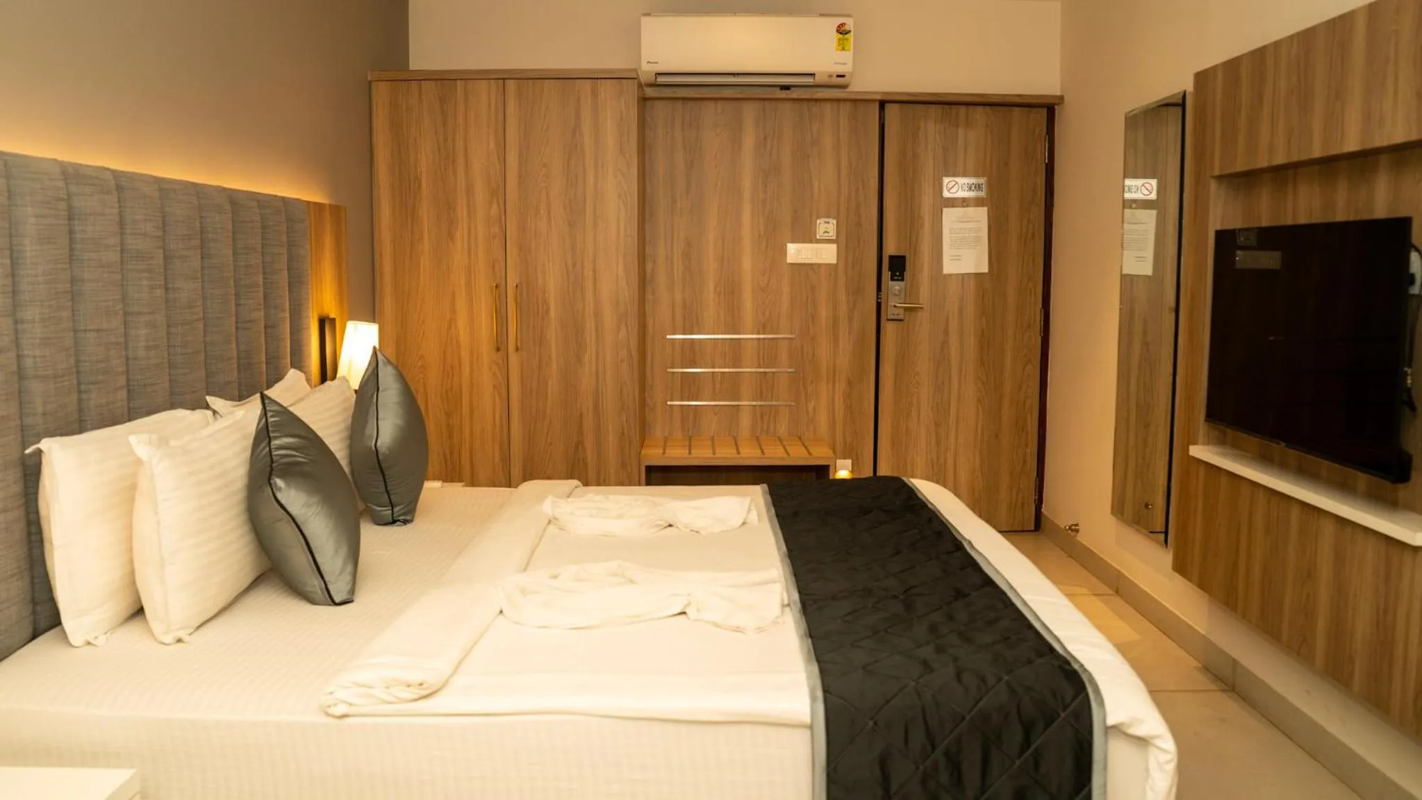 Photo of the whole room, Bed in Hotel Devdeep Porvorim