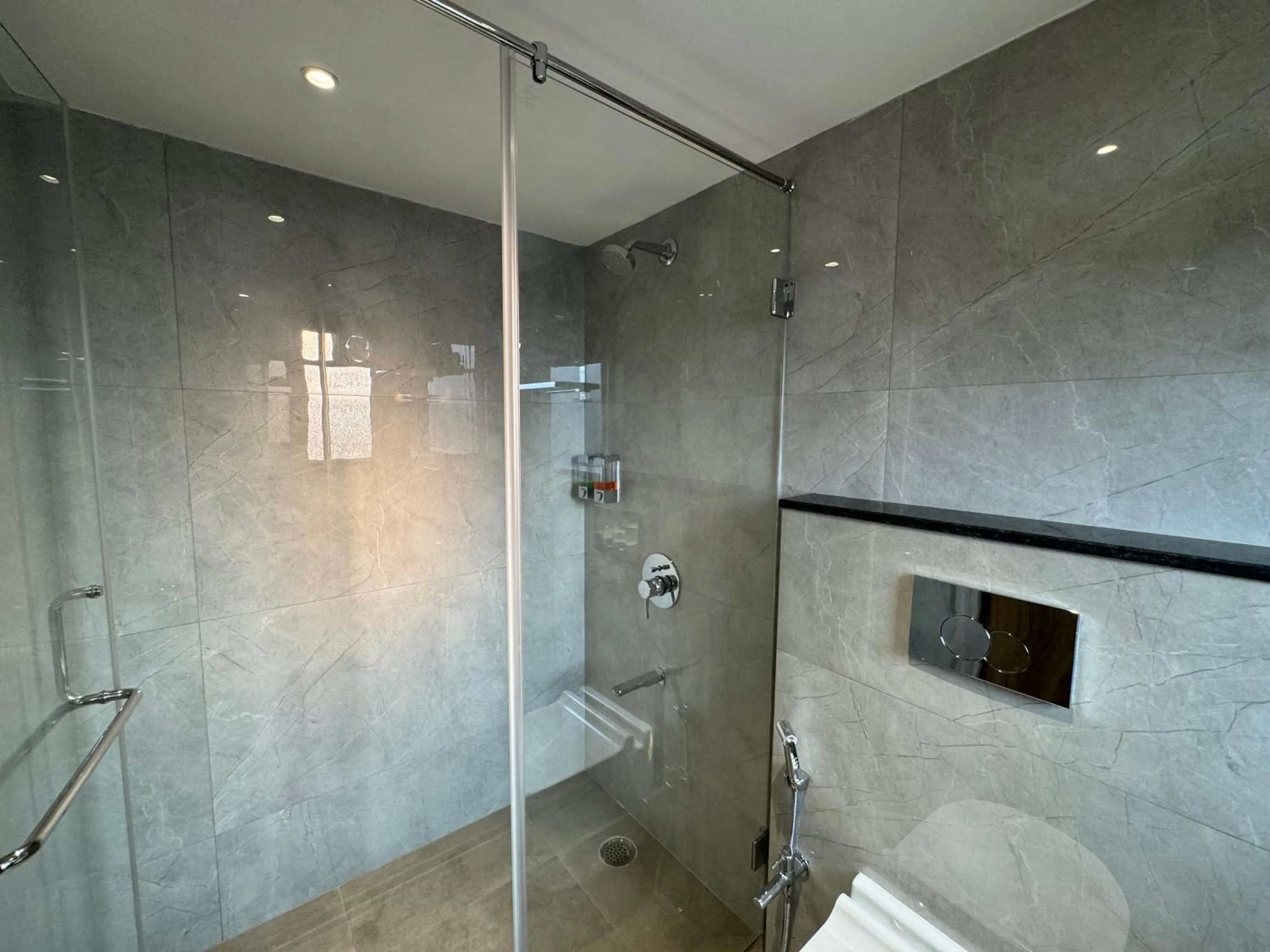 Shower in Hotel Devdeep Porvorim