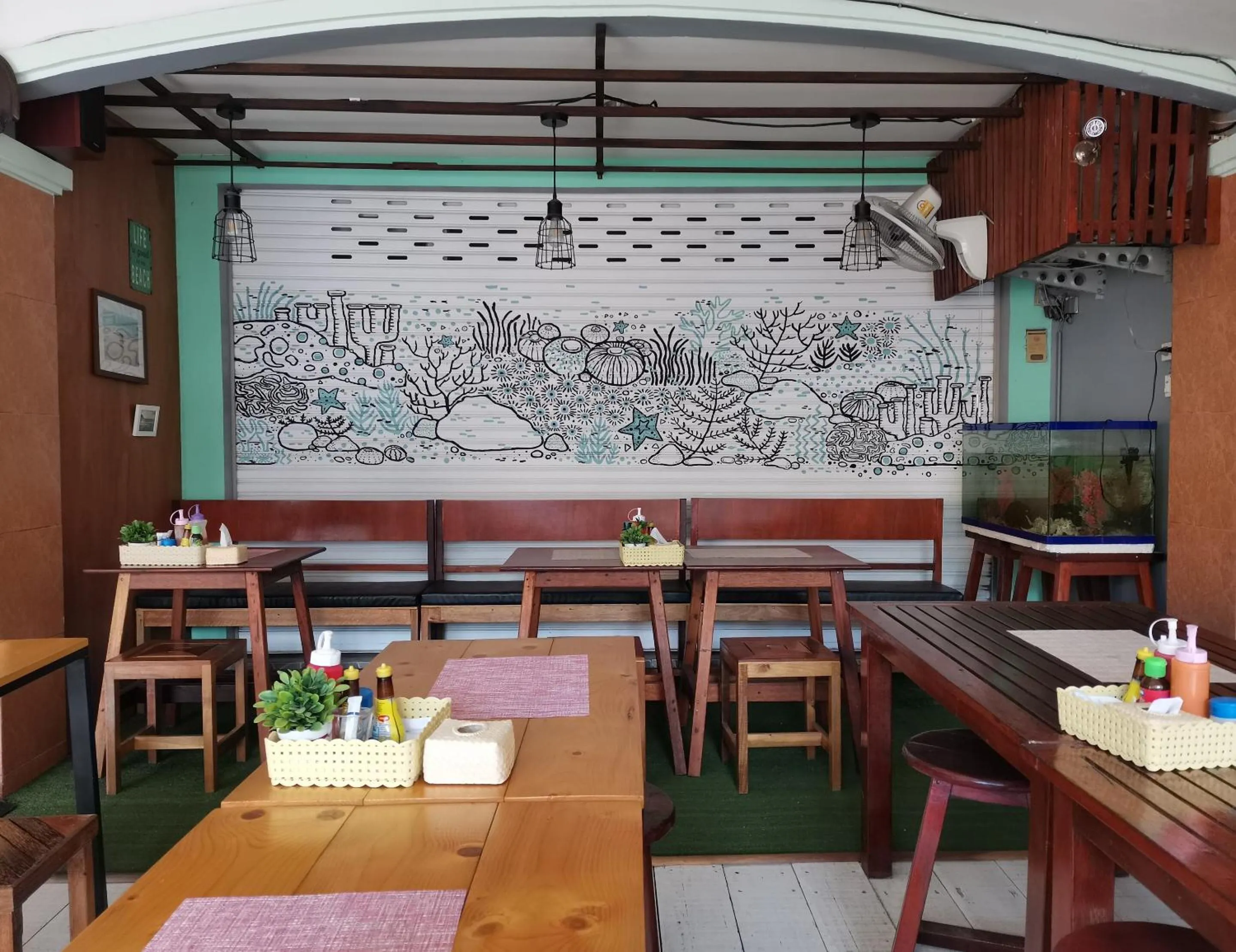 Restaurant/places to eat in Kamala Beach Residence