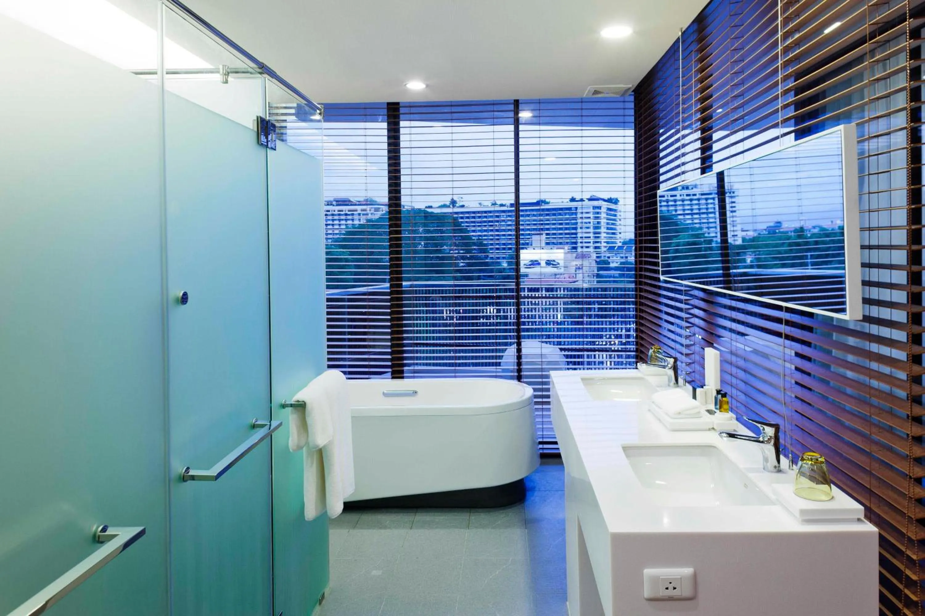 Bath in Eastin Tan Hotel Chiang Mai