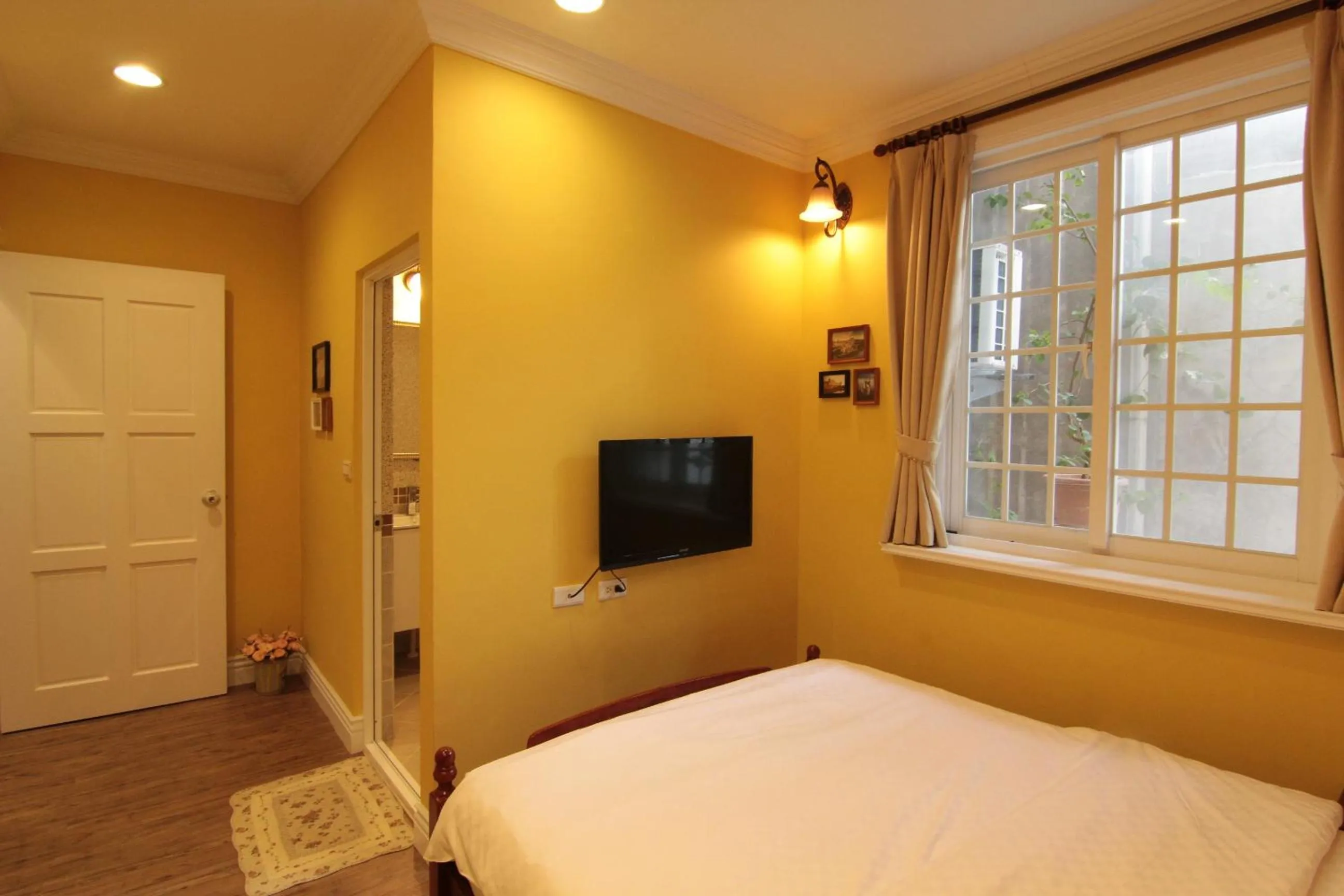 Photo of the whole room, Bed in Beautiful Life B&B