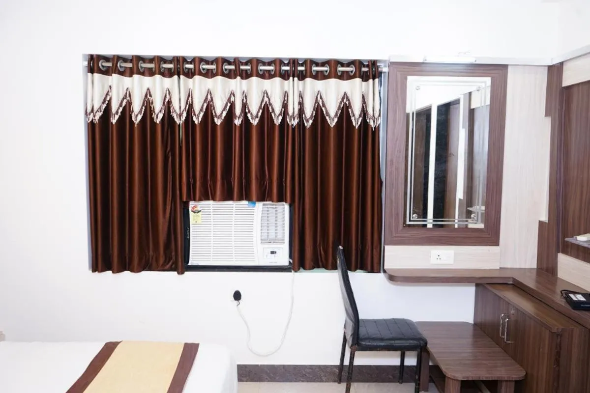 hair dresser in Hotel Gopal