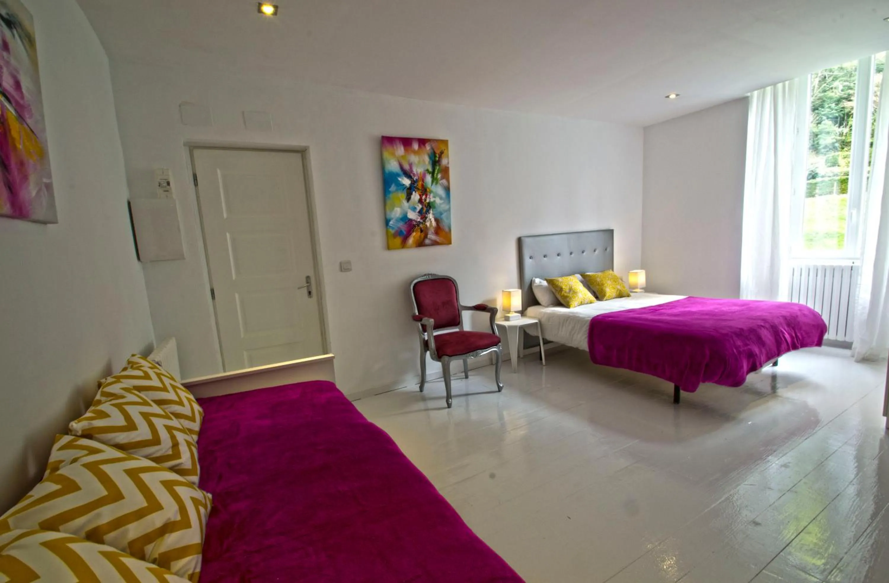 Property building, Bed in Maison La Douane - Comprends nettoyage professionnel et le linge