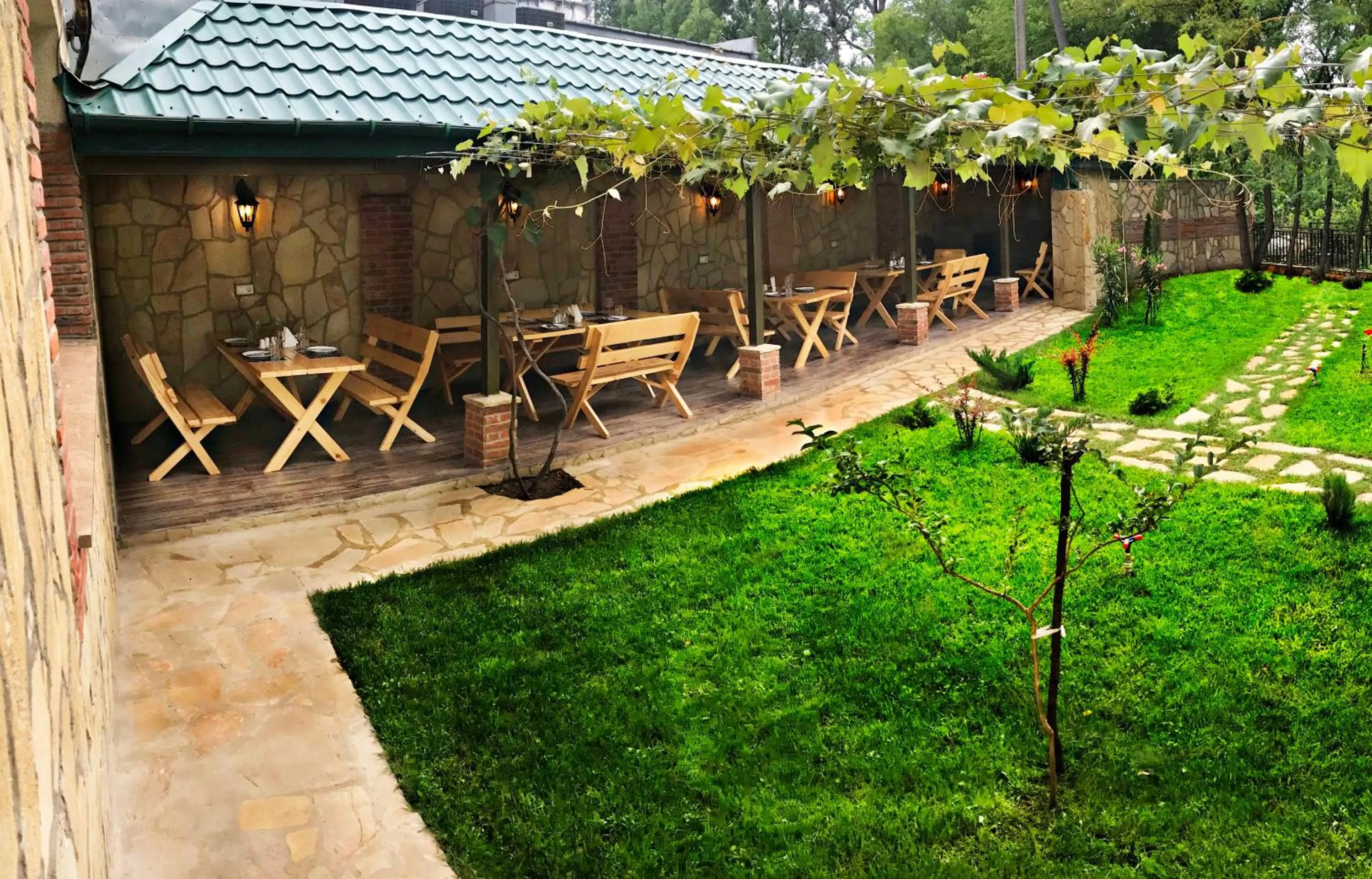 Restaurant/places to eat in Continental Hotel