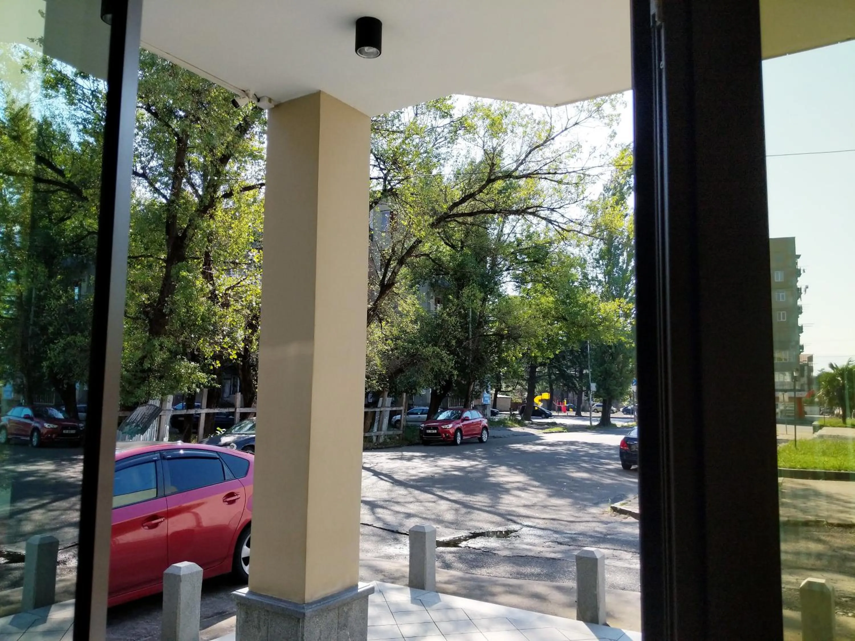 Neighbourhood in Continental Hotel