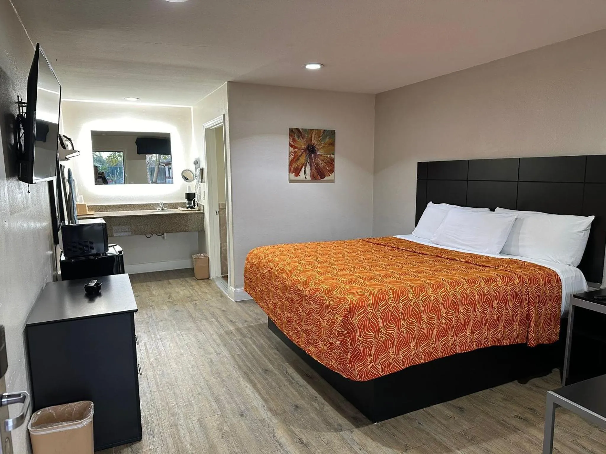 Bed in Palace Inn I-45 & Bellfort