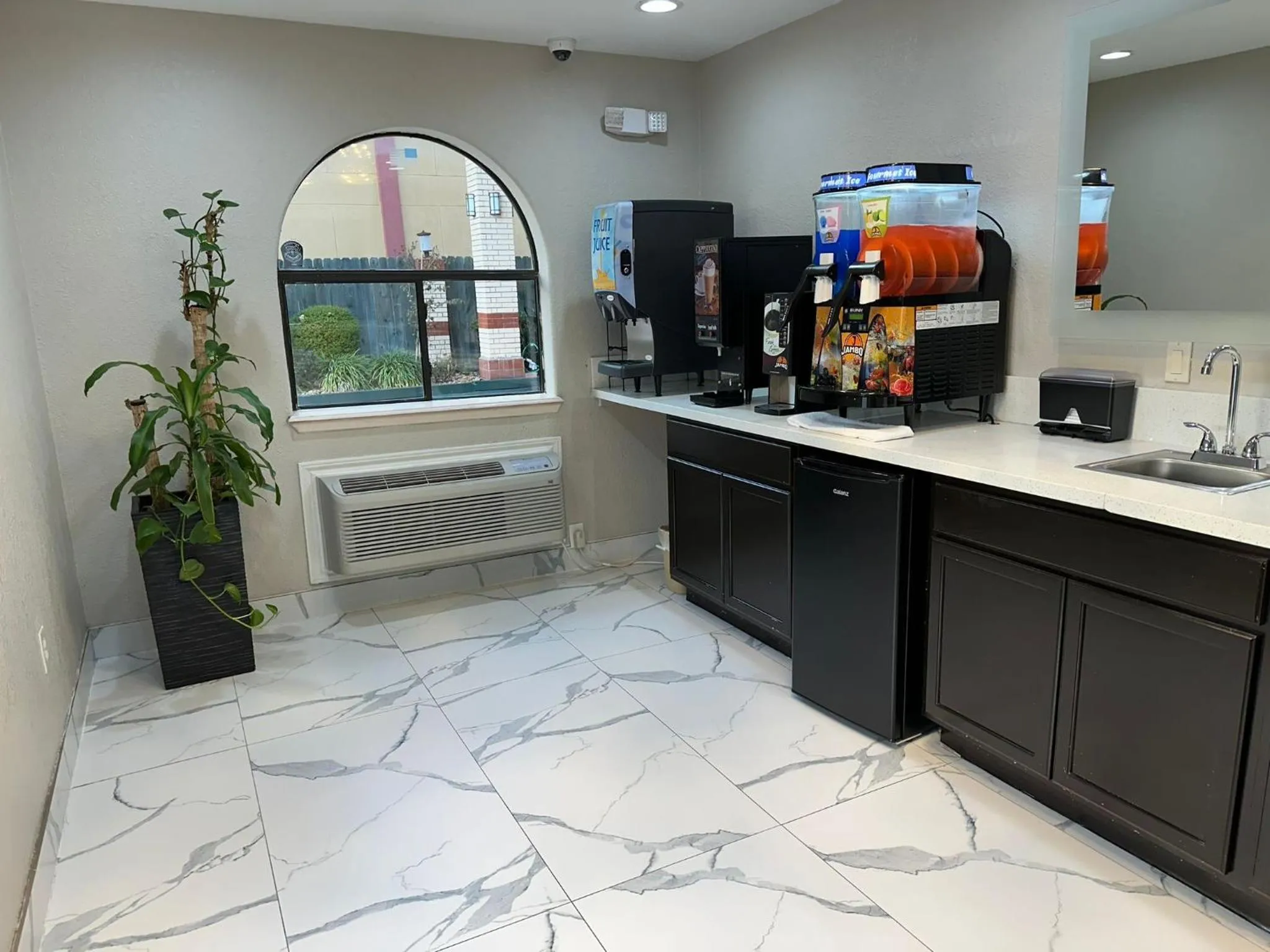 Breakfast in Palace Inn I-45 & Bellfort