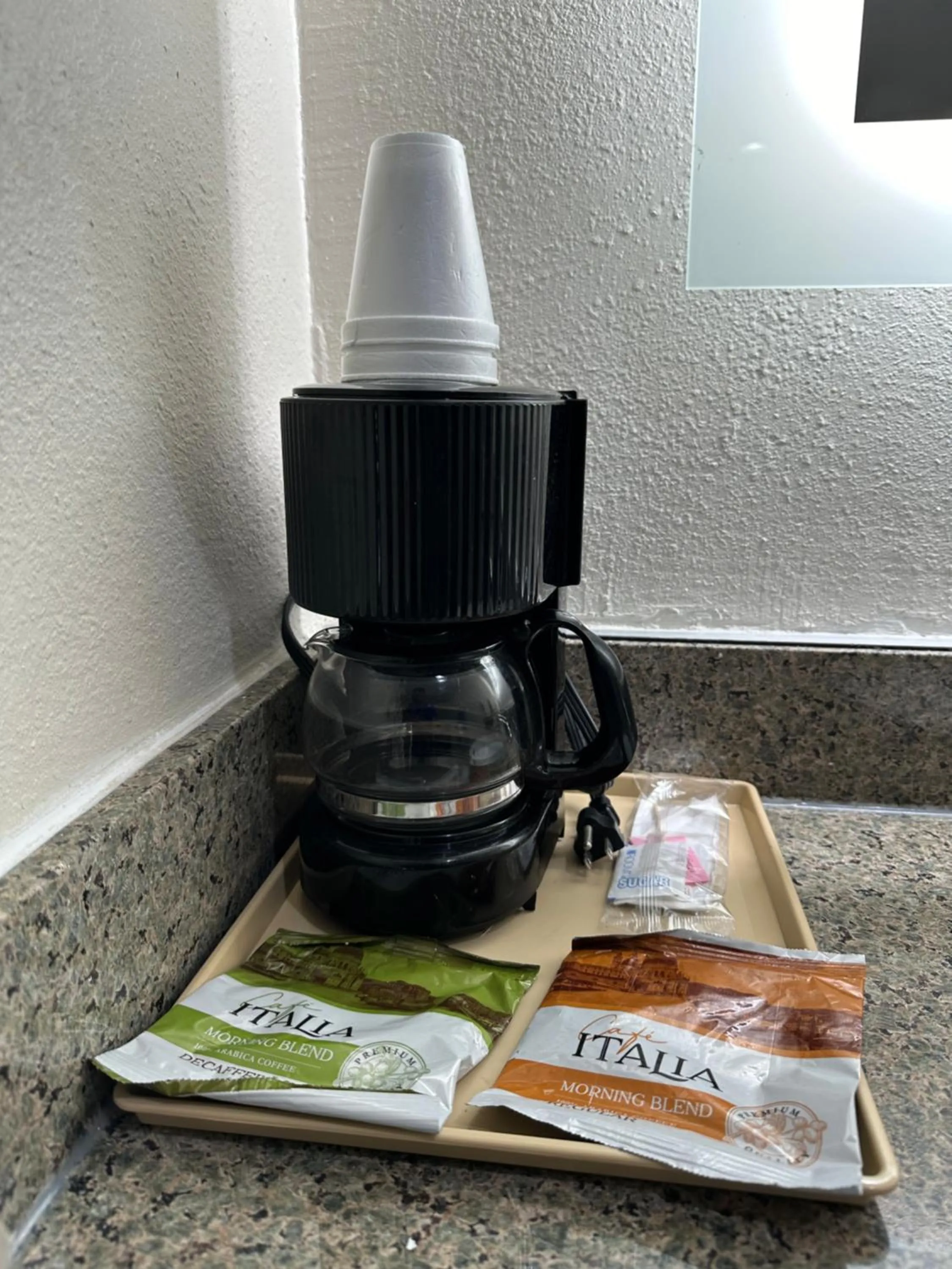 Coffee/tea facilities in Palace Inn I-45 & Bellfort