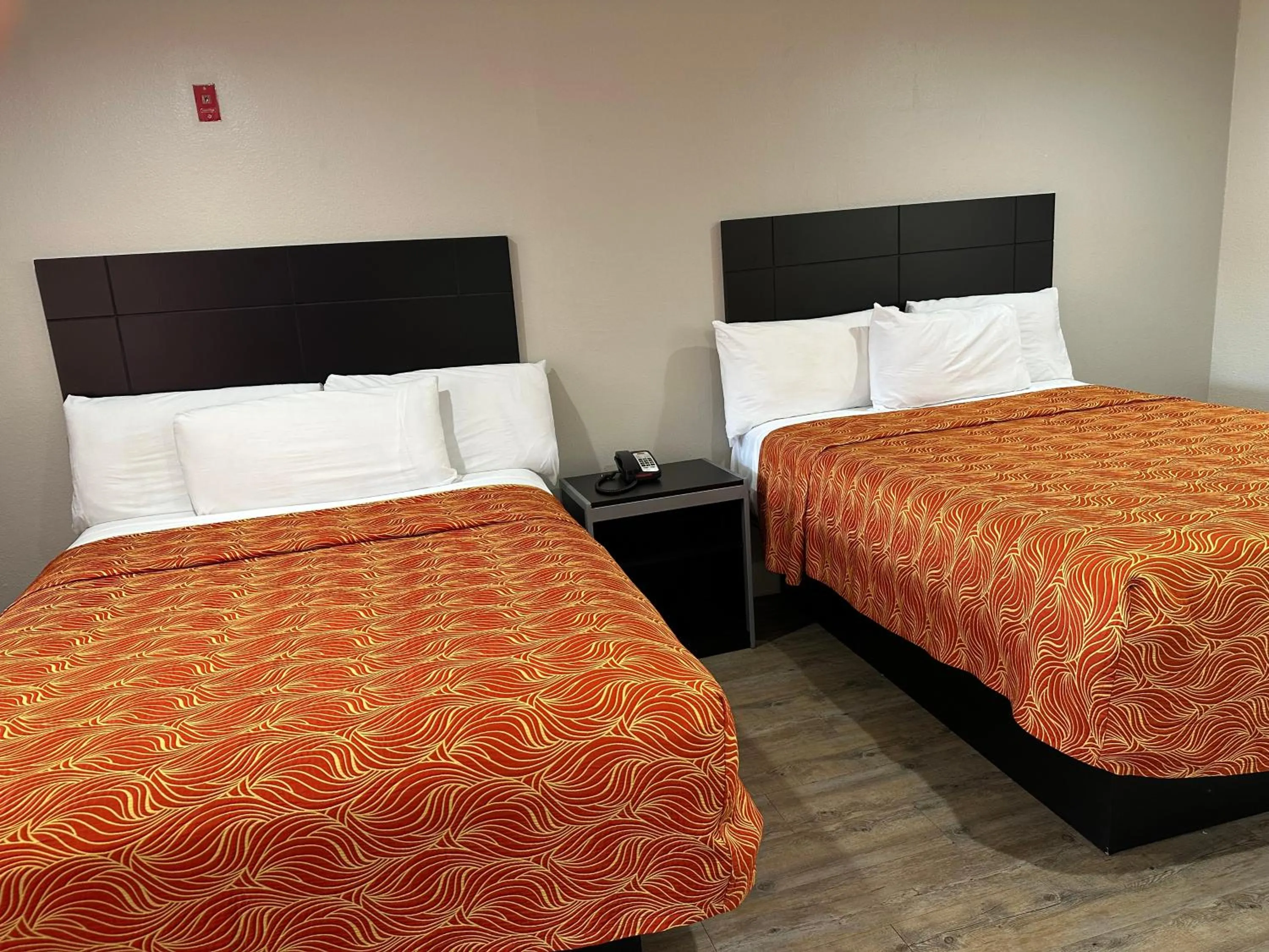 Bed in Palace Inn I-45 & Bellfort