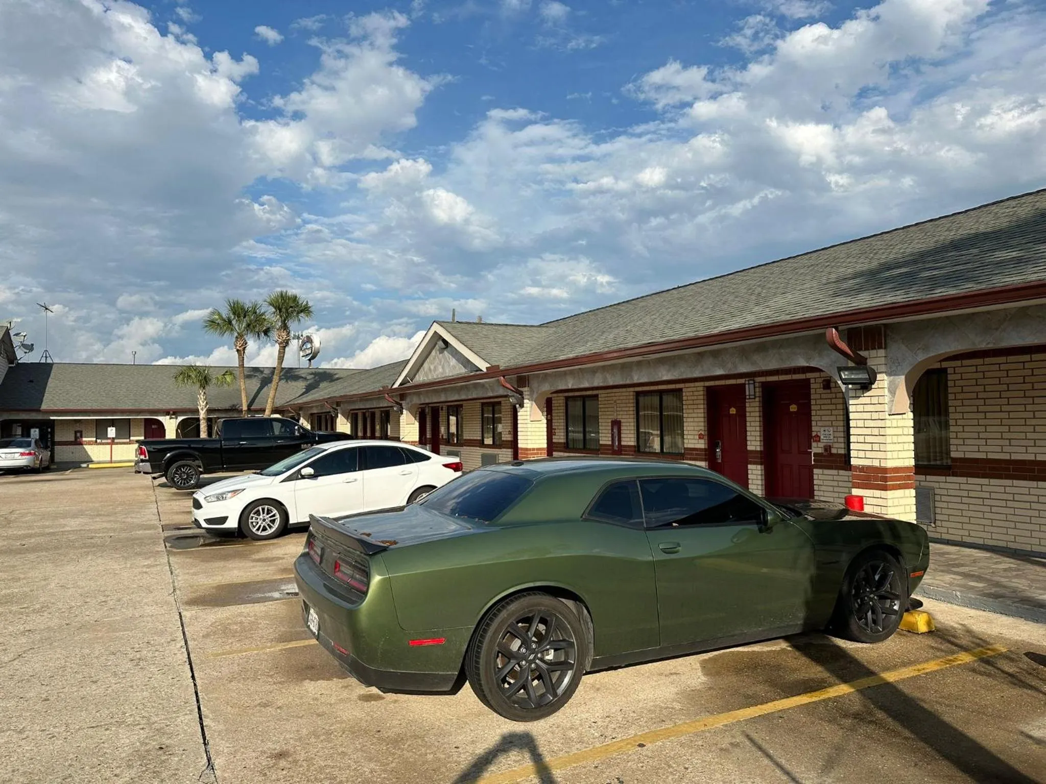 Parking in Palace Inn I-45 & Bellfort