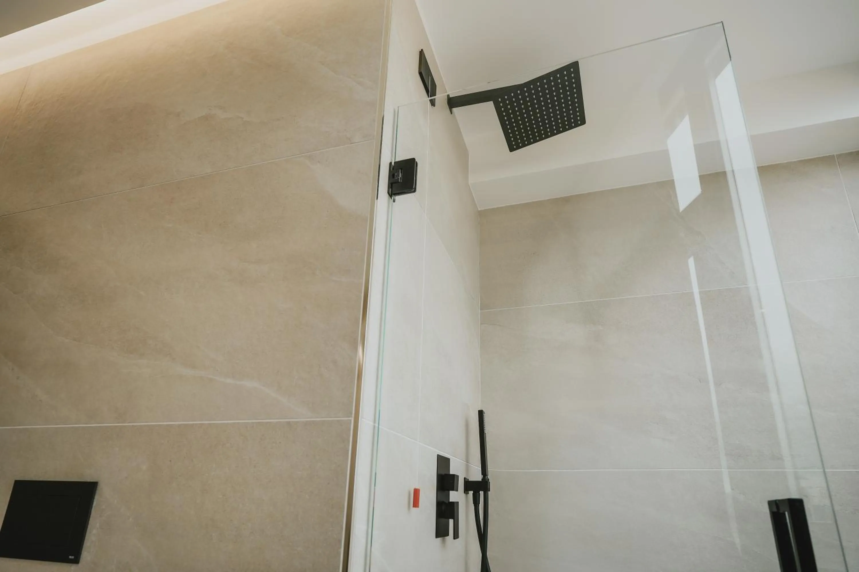 Shower in POETICA BOUTIQUE SKY HOTEL