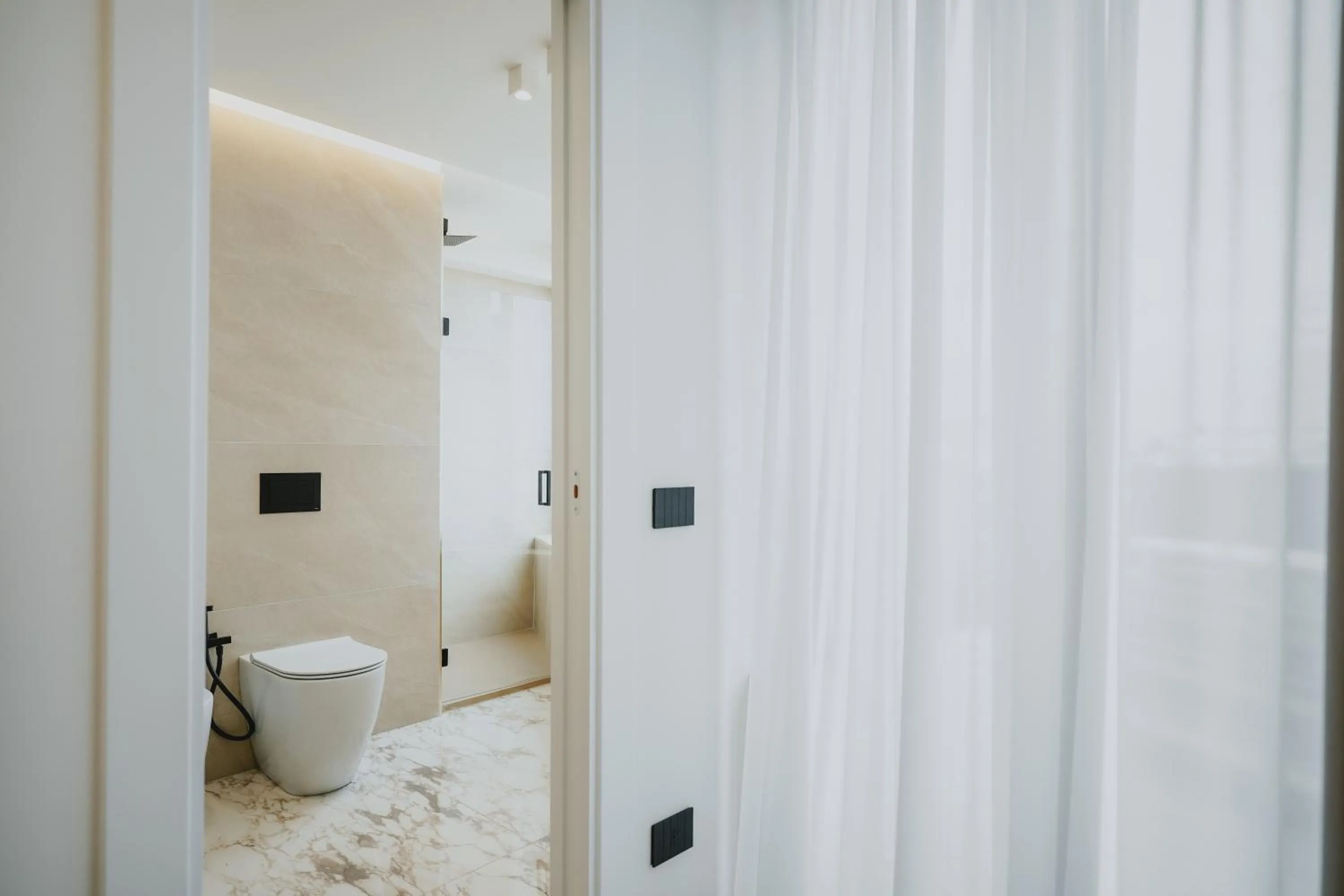 Shower in POETICA BOUTIQUE SKY HOTEL