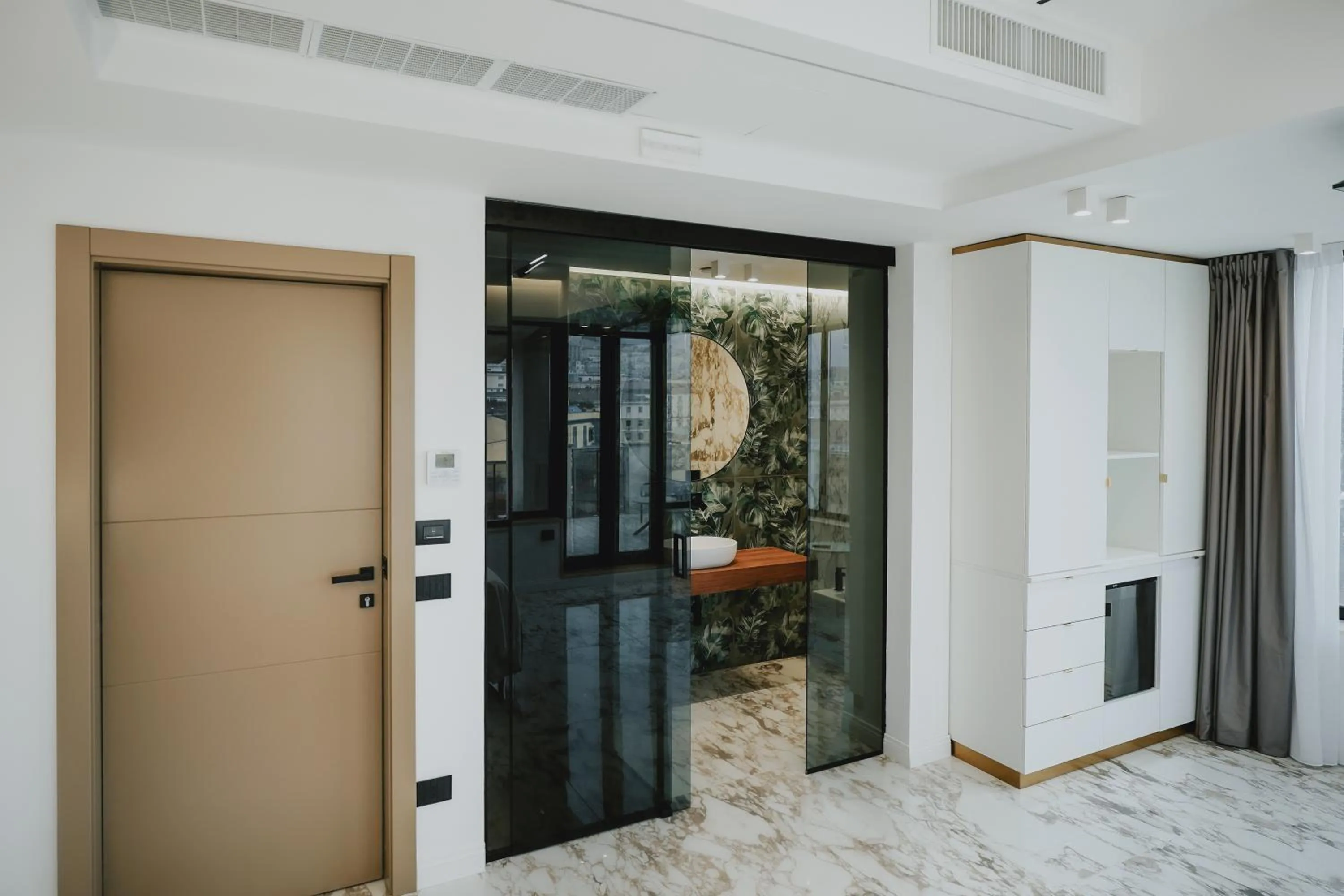 Shower in POETICA BOUTIQUE SKY HOTEL