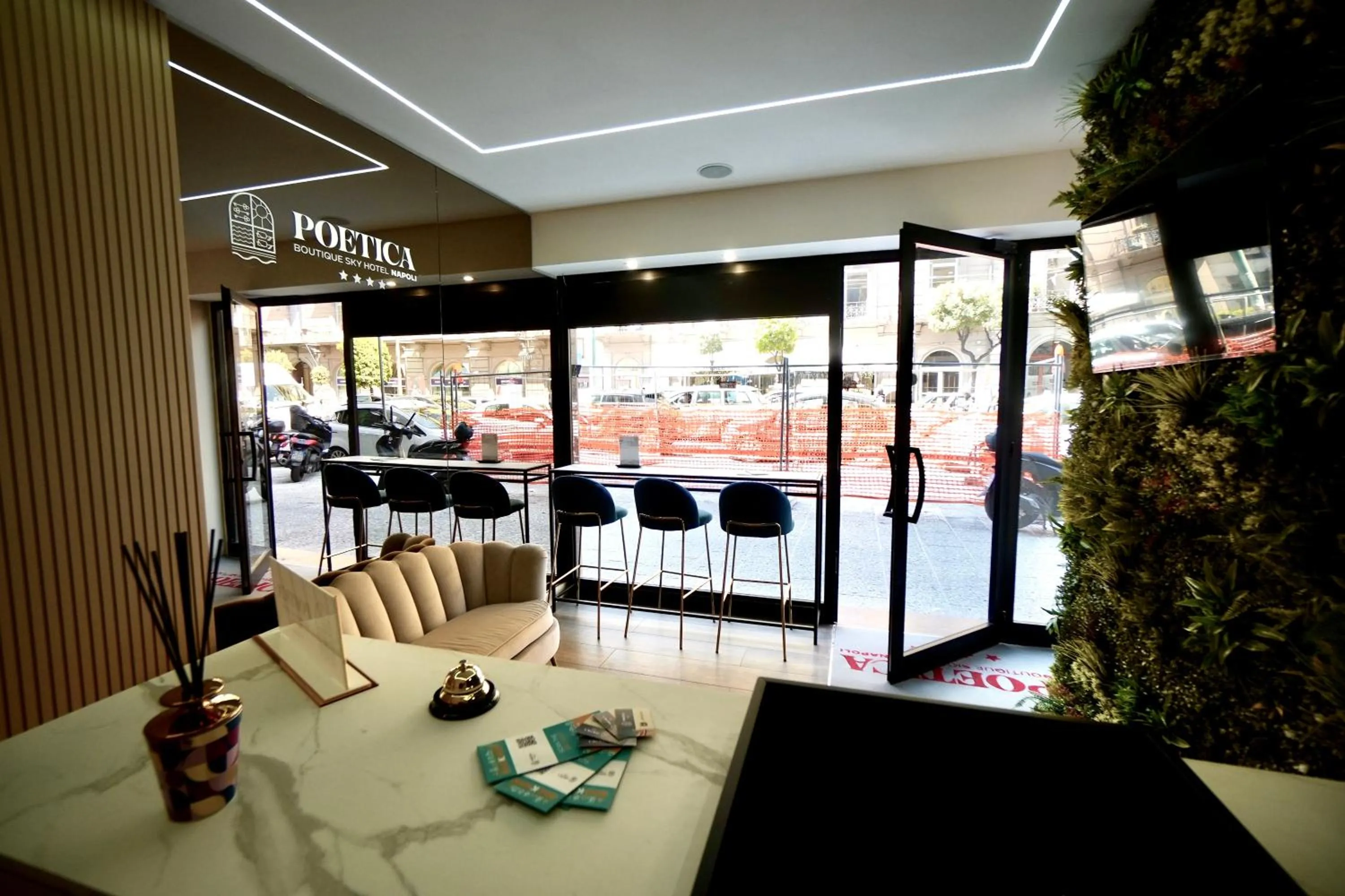 Lobby or reception in POETICA BOUTIQUE SKY HOTEL