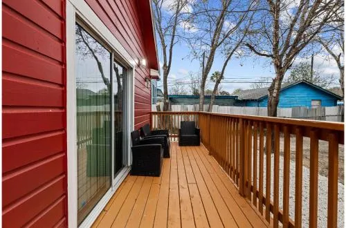 Inviting 4BR2.5BA Downtown Home with Ample Space