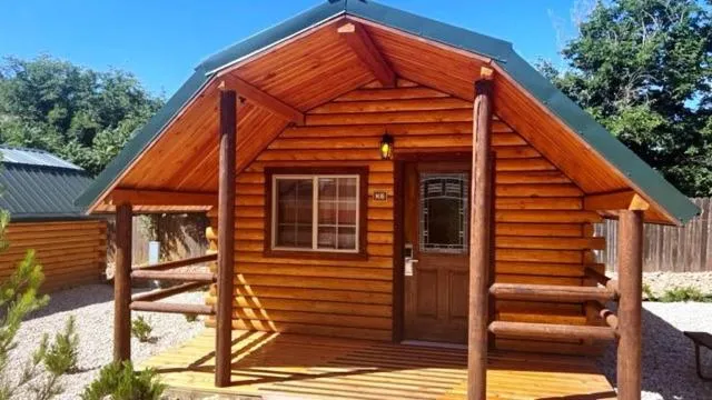 Camping Cabin - Shared Bath no Linens in Zion Canyon Cabins