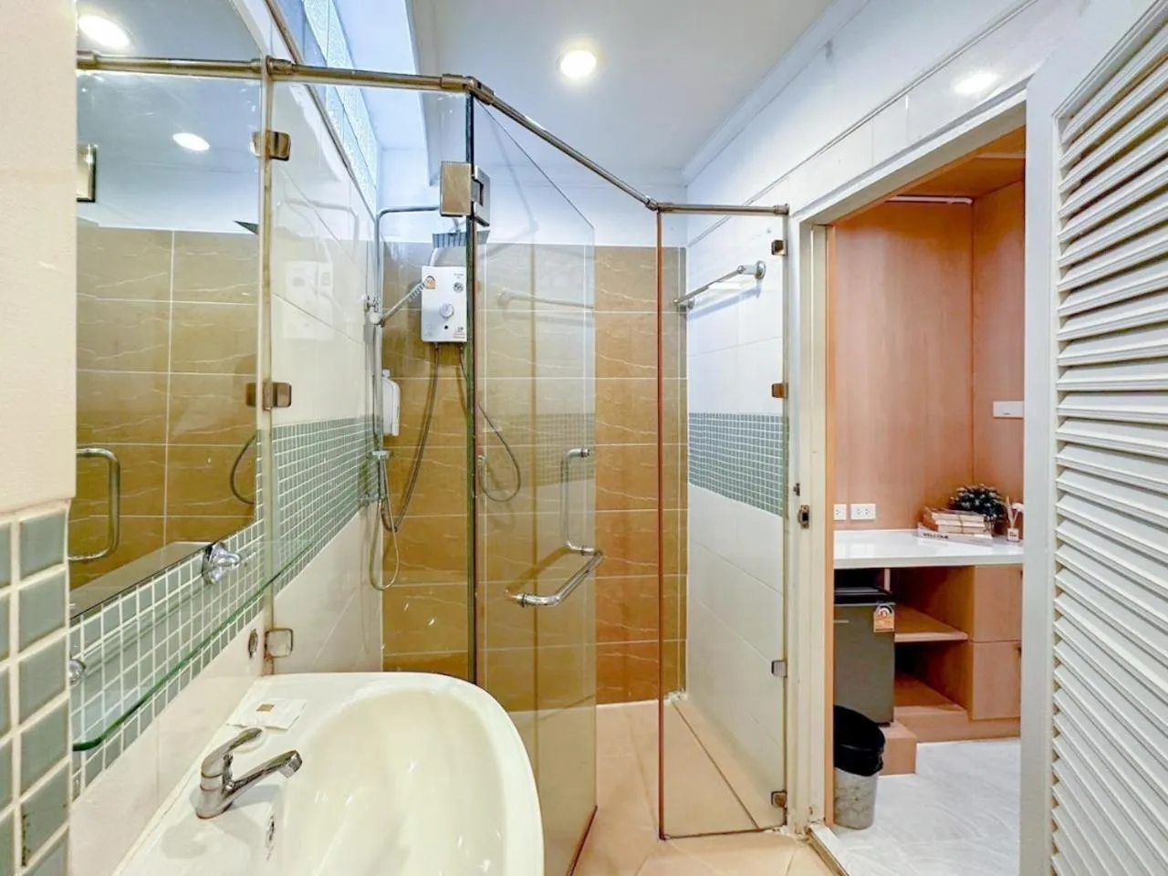 Shower in Thrive Hotel