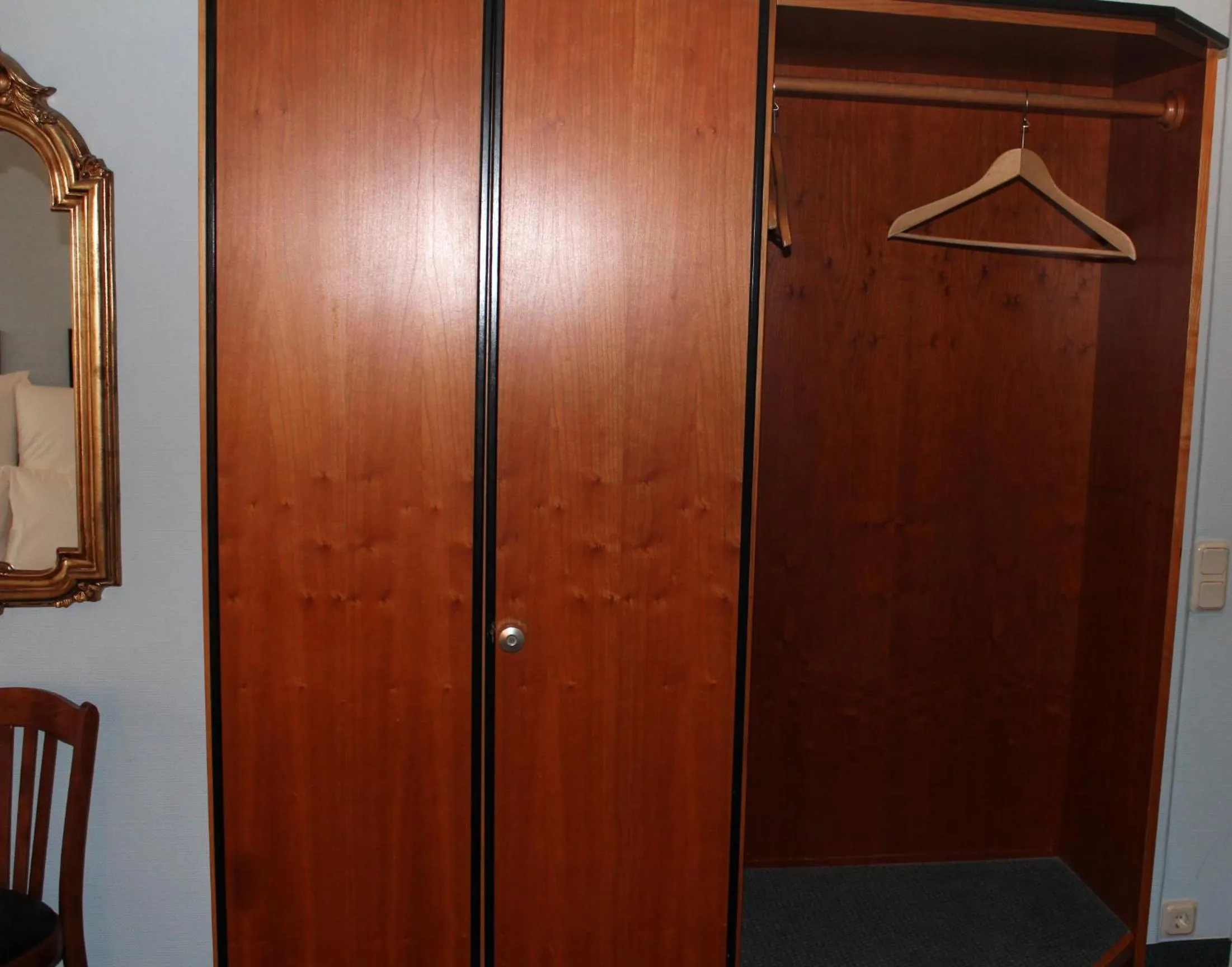 wardrobe in Hotel Mozart Bonn