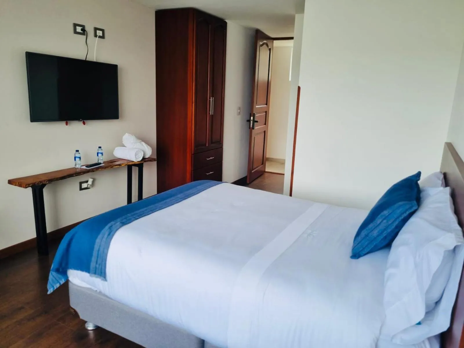 Photo of the whole room, Bed in Samakwā Hotel Boutique