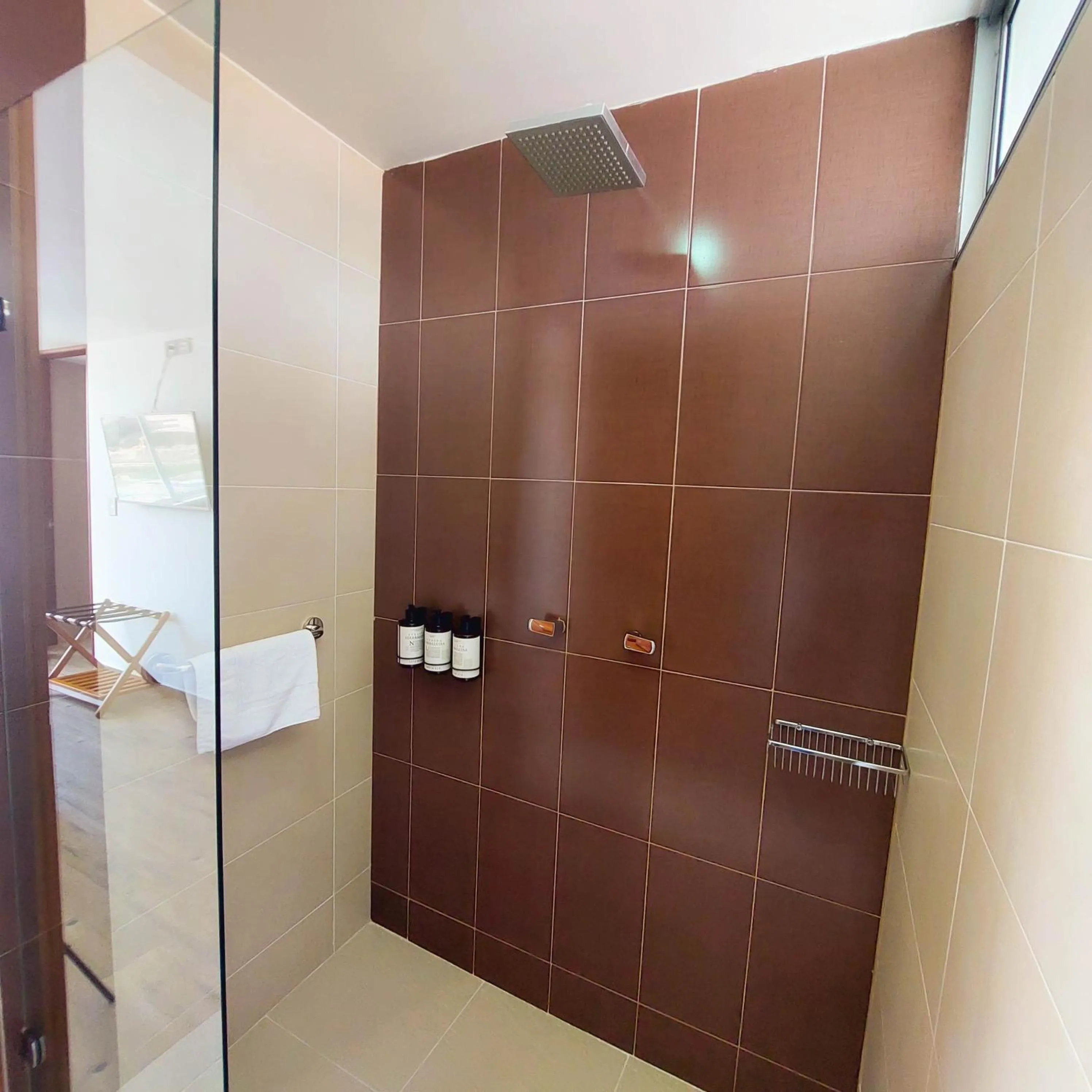 Shower in Samakwā Hotel Boutique