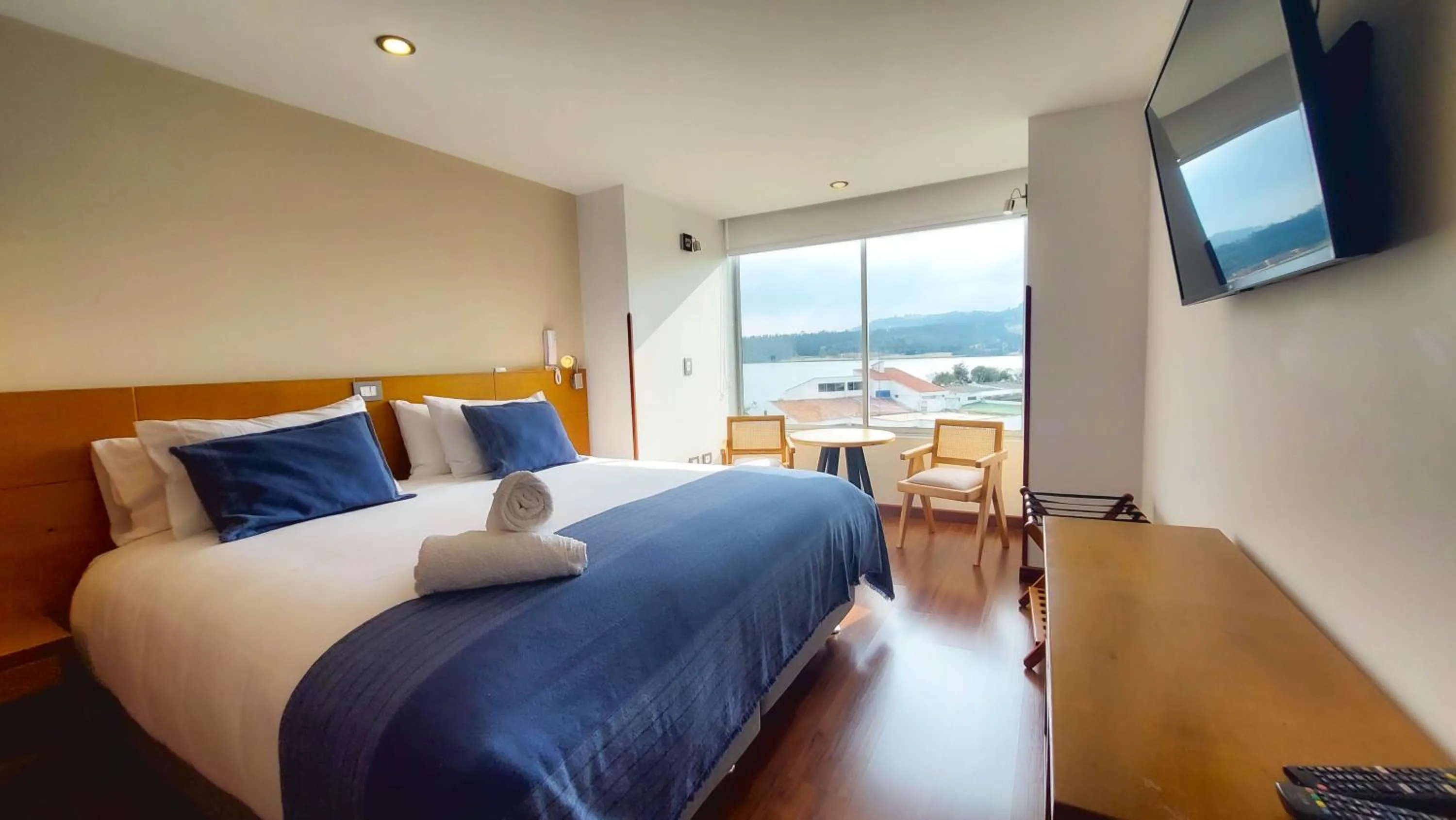 Photo of the whole room, Bed in Samakwā Hotel Boutique