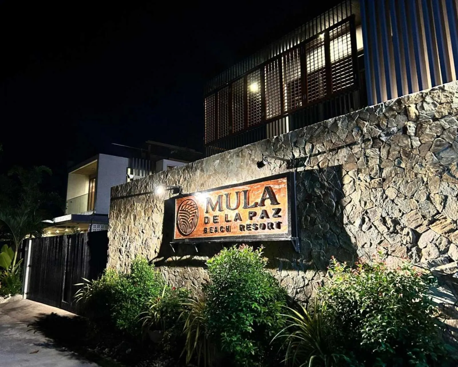 Property building in Mula De La Paz