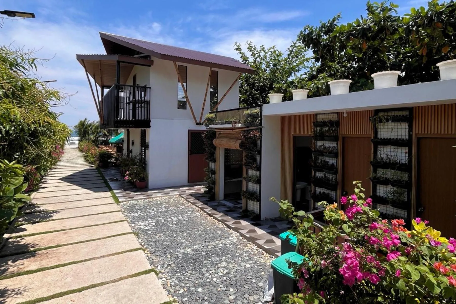 Property building in Mula De La Paz